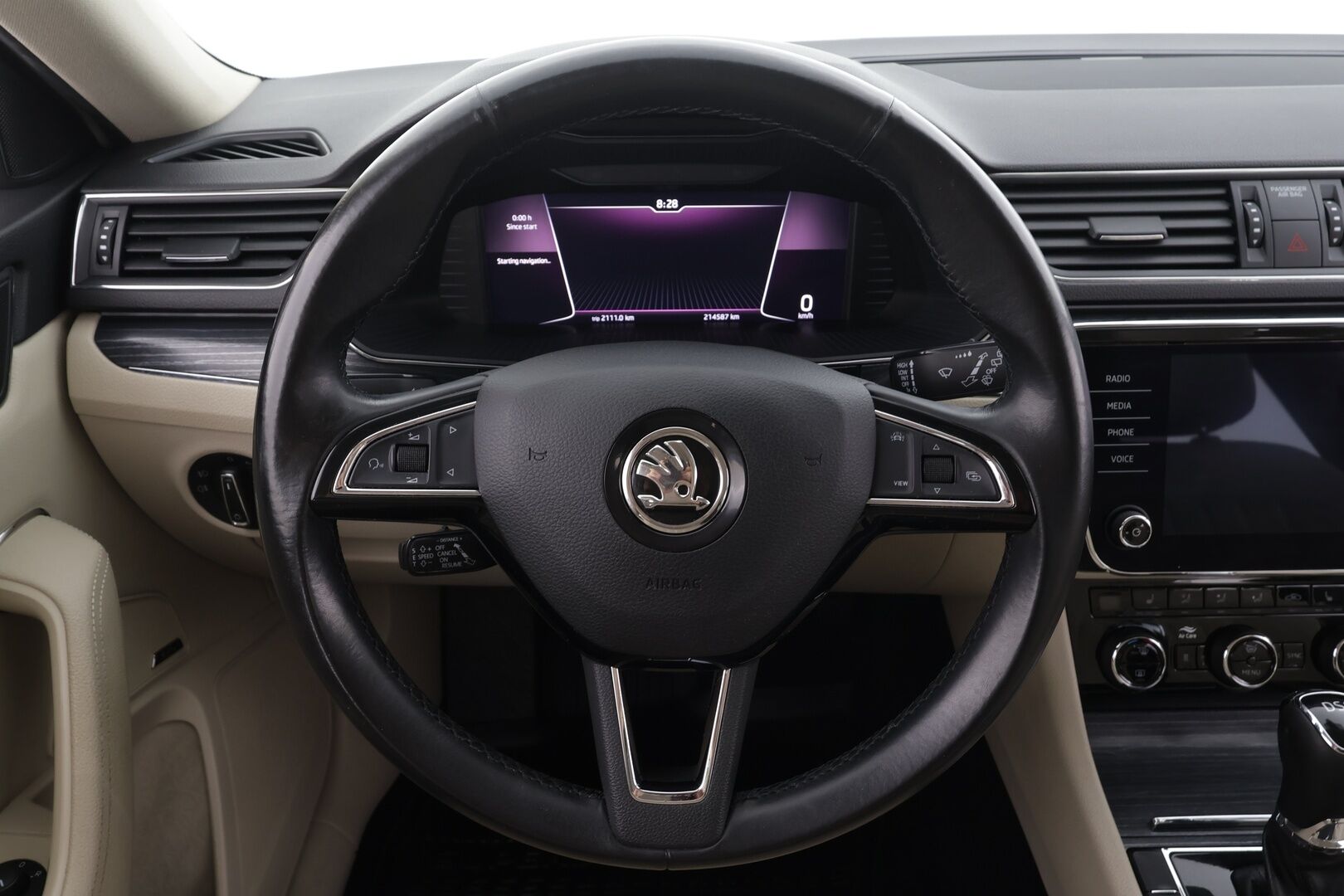 Skoda Superb 2020 Combi 2,0 TDI 150 Style DSG * Canton / Webasto / Koukku / ACC / Matrix / P.Kamera / Muistipenkki / Navi * - Suomi-auto / Kahdet renkaat aluvanteilla