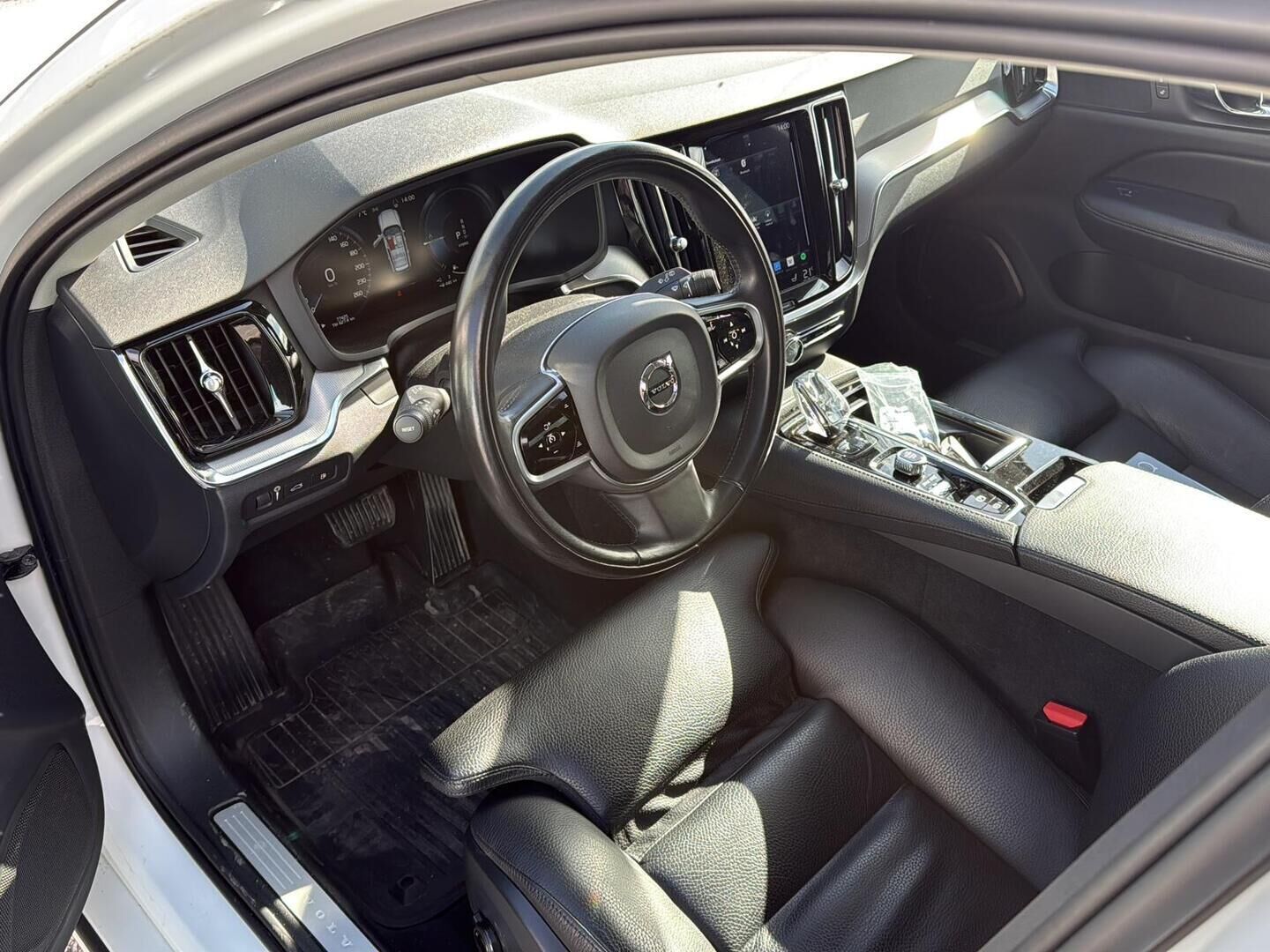 Volvo V60 2020 T8 TwE AWD Inscription aut * Suomiauto / Webasto / Adapt.Vakkari / Koukku / Peruutuskamera / Nahkasisusta / Full LED - High Perf Audio / Supervarusteet / Merkkihuollettu!