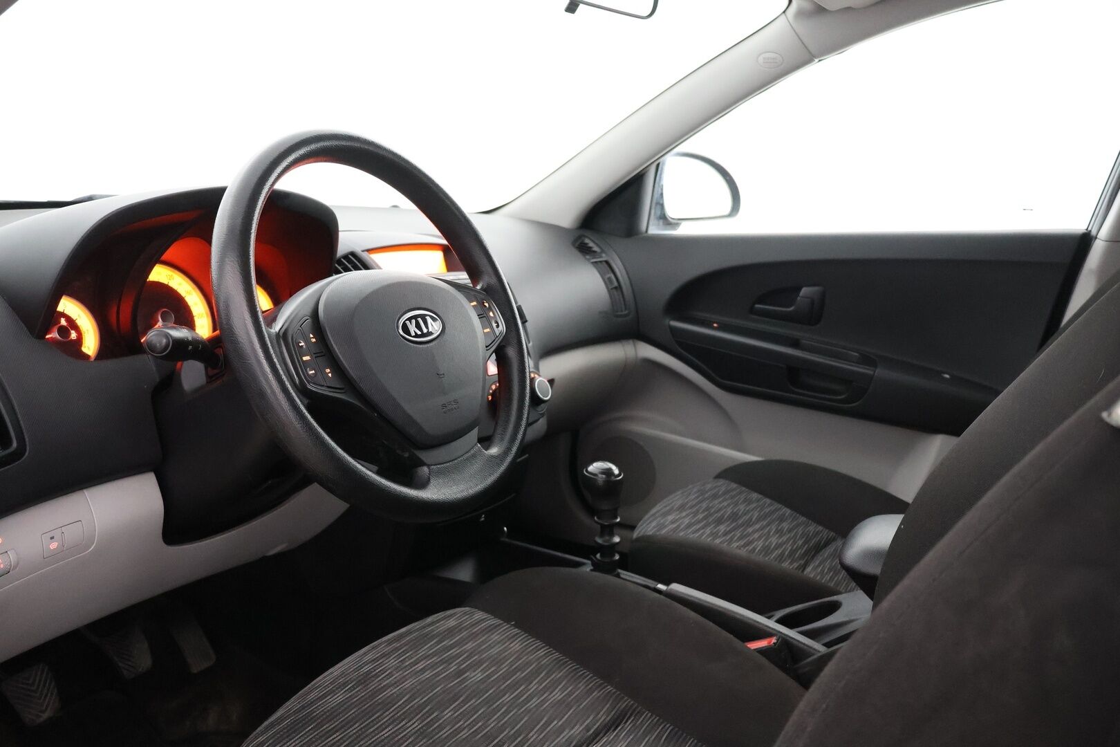 Kia cee'd 2007 1,6 LX HB 5D / YritysOutlet - Myydään vain yrityksille - YritysOutlet - Myydään vain yrityksille