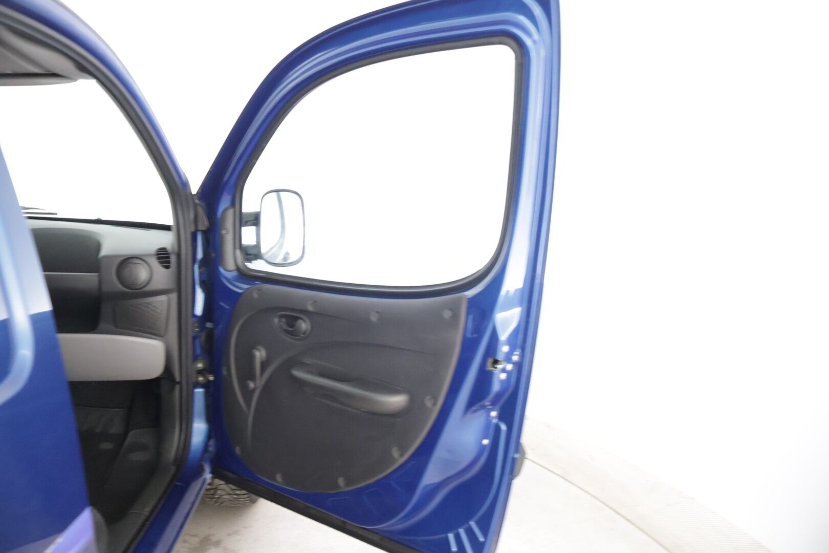 Fiat Doblo 2008 YritysOutlet - Myydään vain yrityksille 1,3 Multijet Van * Vetokoukku / Suomi-Auto * - * Uudet Talvirenkaat / Jakopää & viim. huolto tehty 220tkm 6/25! / Edullinen ja toimiva Suomi-Auto *