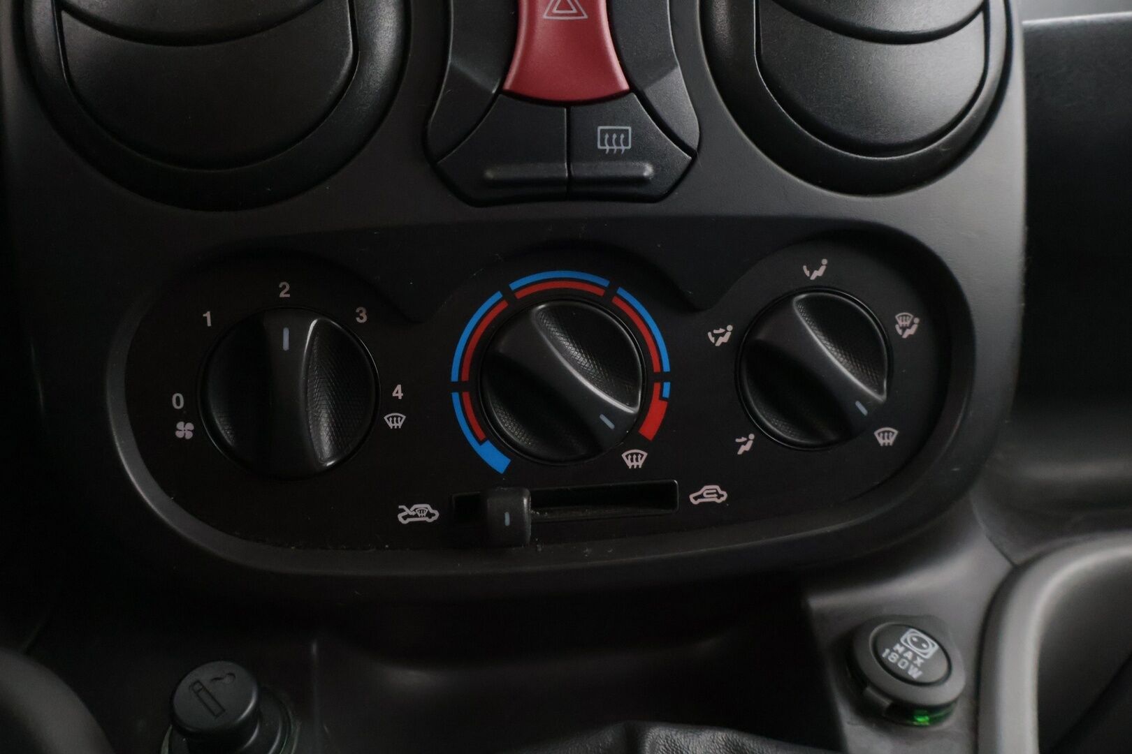 Fiat Doblo 2008 YritysOutlet - Myydään vain yrityksille 1,3 Multijet Van * Vetokoukku / Suomi-Auto * - * Uudet Talvirenkaat / Jakopää & viim. huolto tehty 220tkm 6/25! / Edullinen ja toimiva Suomi-Auto *