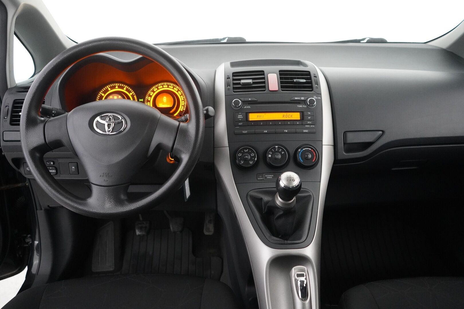 Toyota Auris 2008 1,4 VVT-i Linea Terra 5ov - | Vetokoukku | Lohko | Penkinlämmittimet | Ilmastointi | Suomi-auto | Kahdet renkaat | Myydään juuri huollettuna ja katsastettuna! |