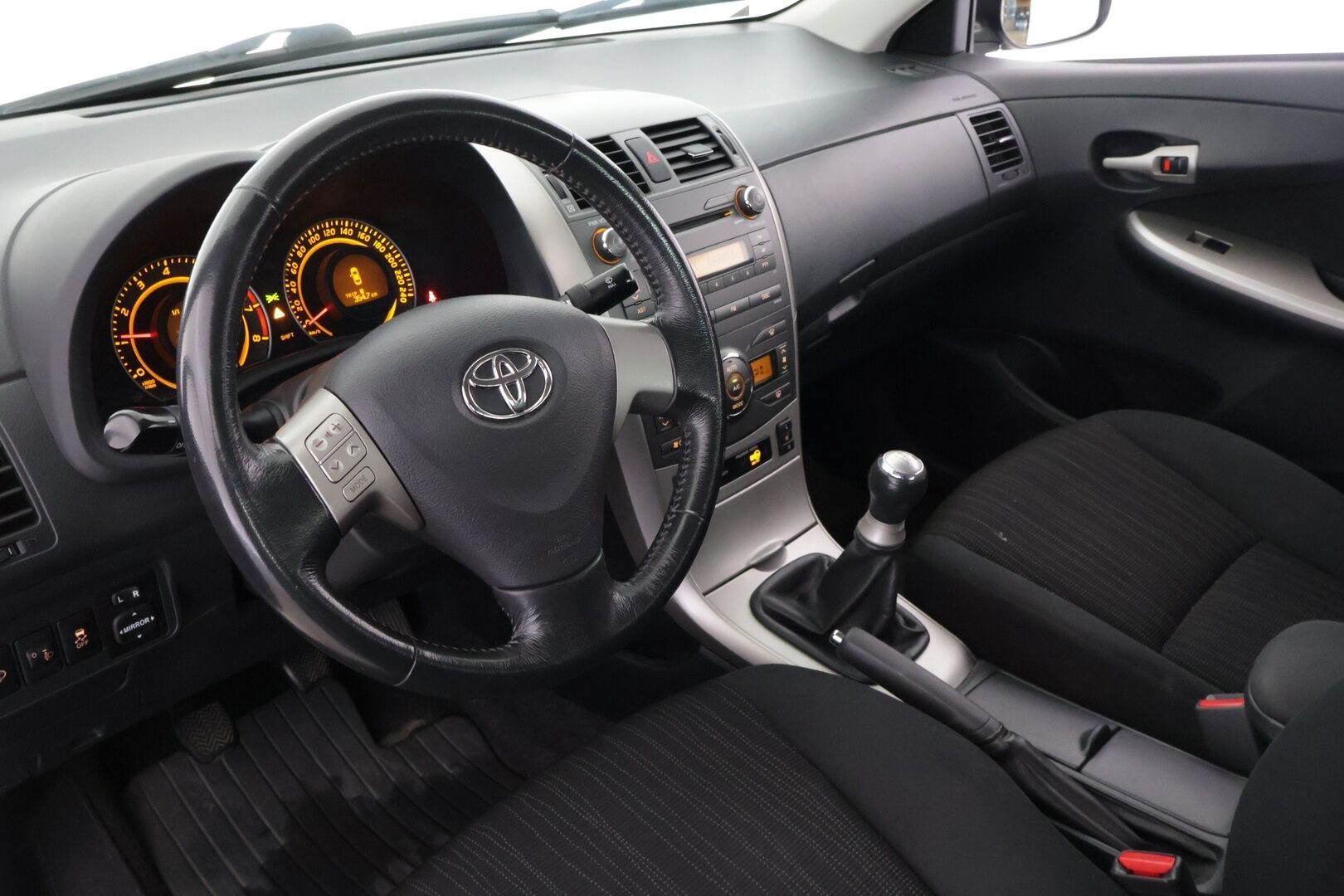 Toyota Corolla 2008 1,6 Dual VVT-i Linea Sol 4ov **Myydään huutokaupat.com** - Myydään huutokaupat.com