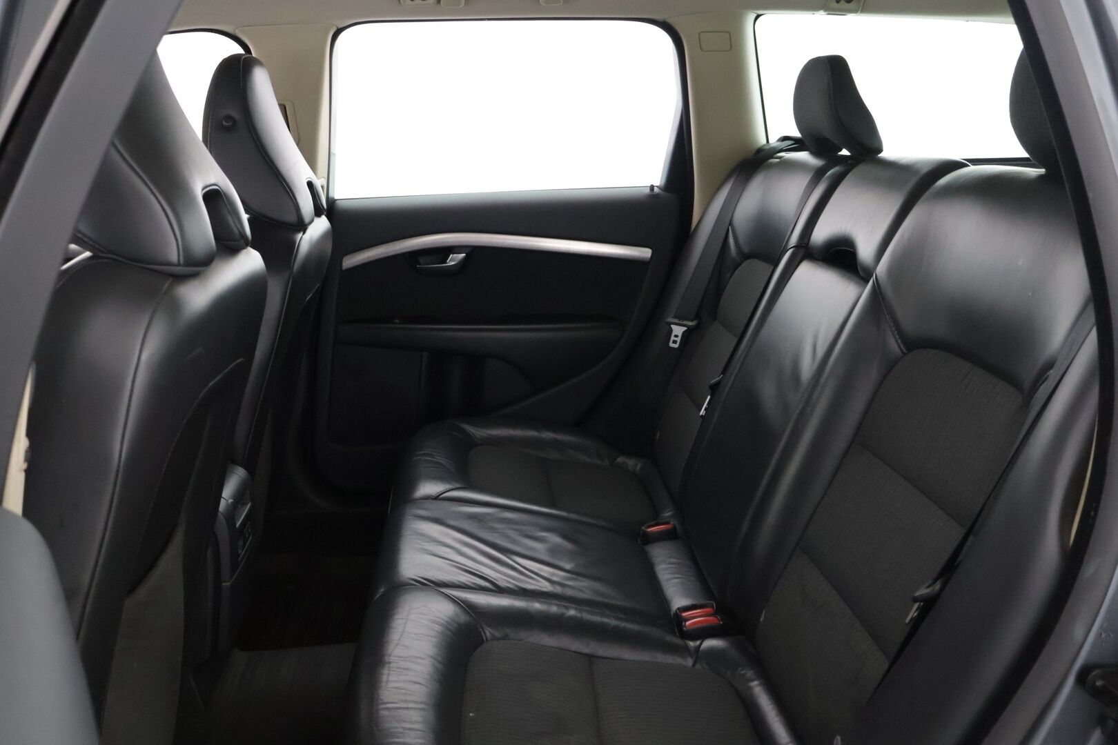 Volvo V70 2008 2,4D Momentum Taksi aut * YritysOutlet - Myydään vain yrityksille * - YritysOutlet - Myydään vain yrityksille - * PA-Lämmitin / Vetokoukku / P-Tutka / Vakkari / Puolnahkasisusta / Huoltokirja / Hifit / Penkinlämmittimet edessä ja takana *