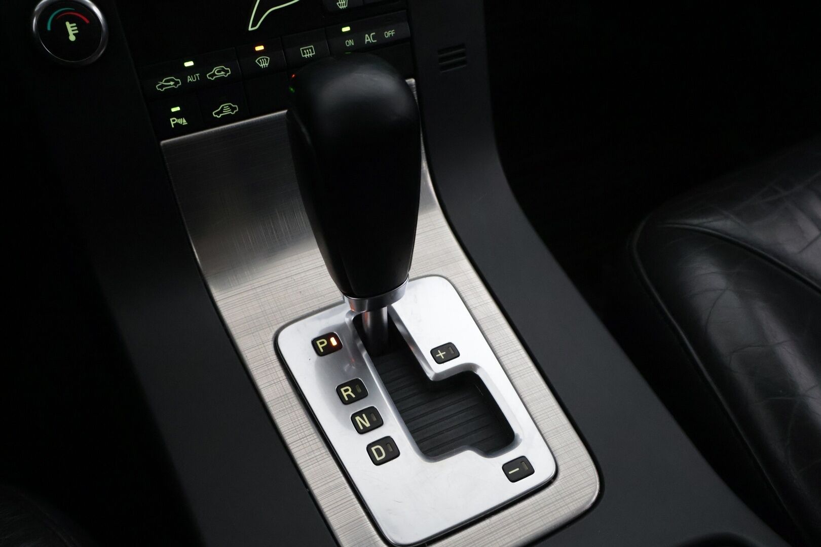 Volvo V70 2008 2,4D Momentum Taksi aut * YritysOutlet - Myydään vain yrityksille * - YritysOutlet - Myydään vain yrityksille - * PA-Lämmitin / Vetokoukku / P-Tutka / Vakkari / Puolnahkasisusta / Huoltokirja / Hifit / Penkinlämmittimet edessä ja takana *