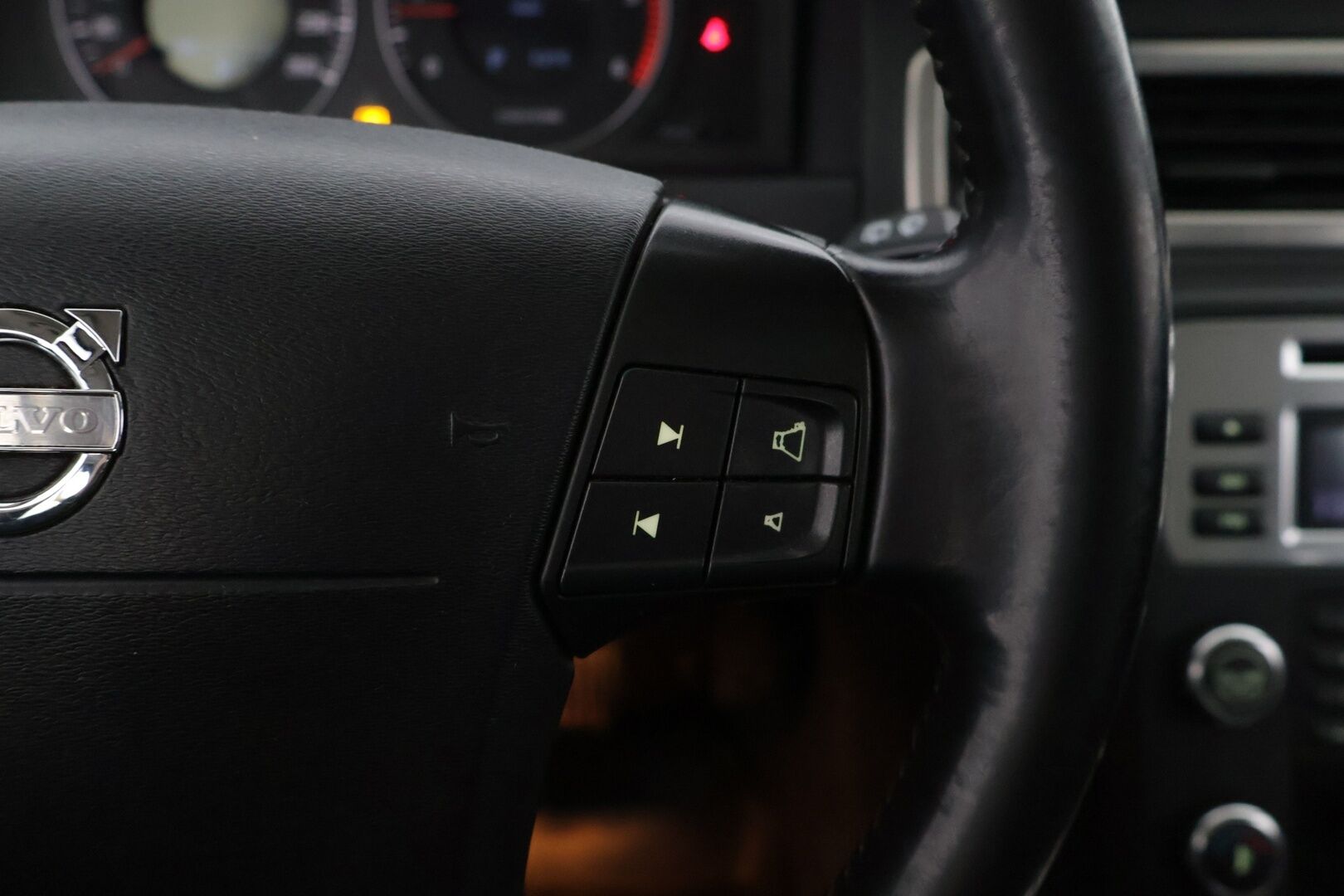 Volvo V70 2008 2,4D Momentum Taksi aut * YritysOutlet - Myydään vain yrityksille * - YritysOutlet - Myydään vain yrityksille - * PA-Lämmitin / Vetokoukku / P-Tutka / Vakkari / Puolnahkasisusta / Huoltokirja / Hifit / Penkinlämmittimet edessä ja takana *