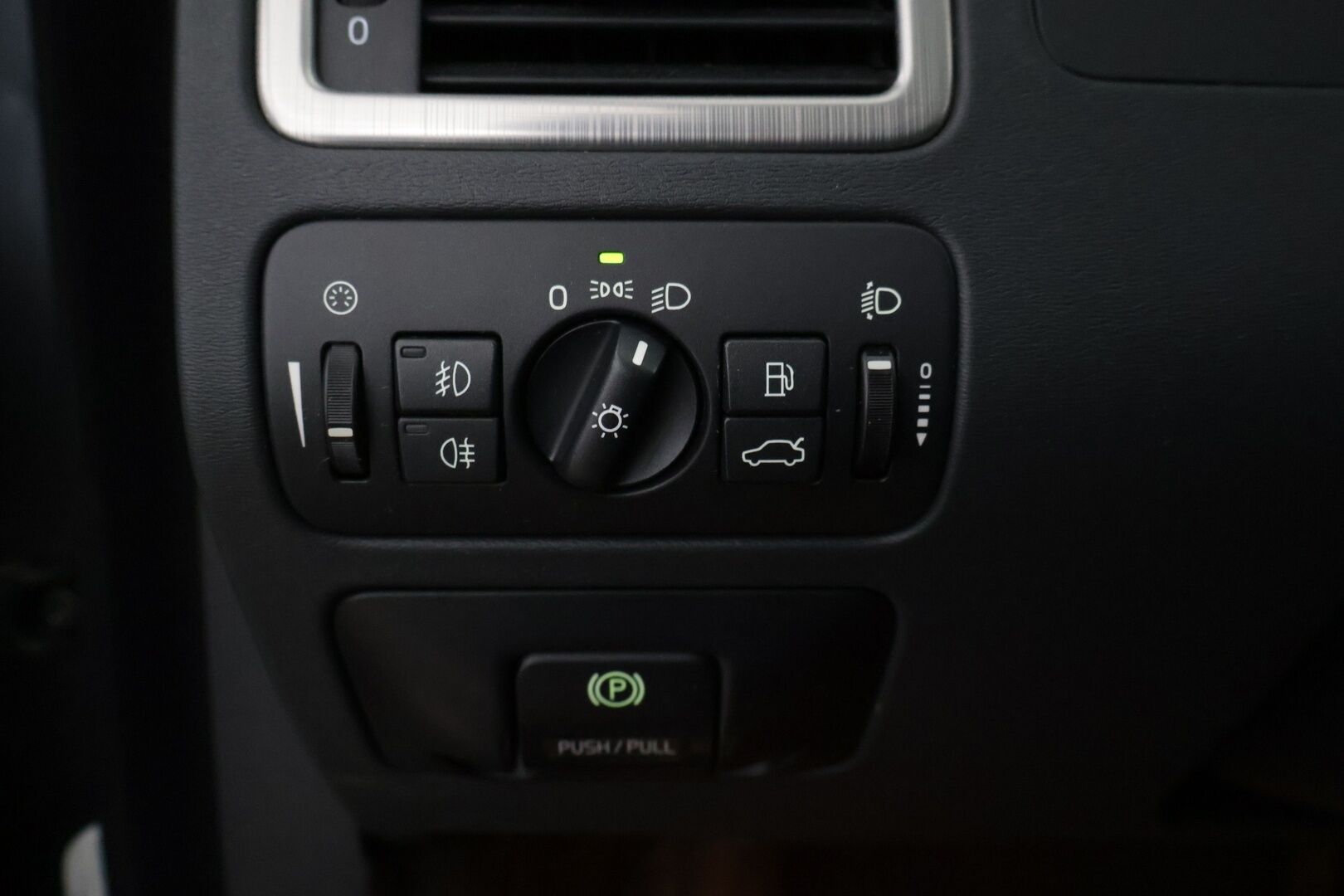 Volvo V70 2008 2,4D Momentum Taksi aut * YritysOutlet - Myydään vain yrityksille * - YritysOutlet - Myydään vain yrityksille - * PA-Lämmitin / Vetokoukku / P-Tutka / Vakkari / Puolnahkasisusta / Huoltokirja / Hifit / Penkinlämmittimet edessä ja takana *