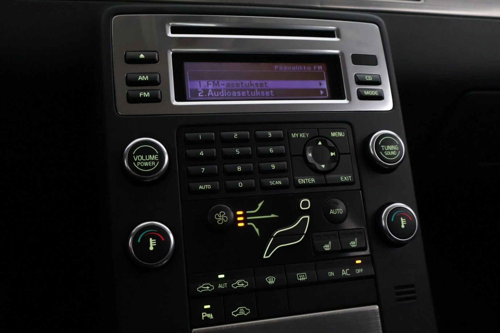 Volvo V70 2008 2,4D Momentum Taksi aut * YritysOutlet - Myydään vain yrityksille * - YritysOutlet - Myydään vain yrityksille - * PA-Lämmitin / Vetokoukku / P-Tutka / Vakkari / Puolnahkasisusta / Huoltokirja / Hifit / Penkinlämmittimet edessä ja takana *