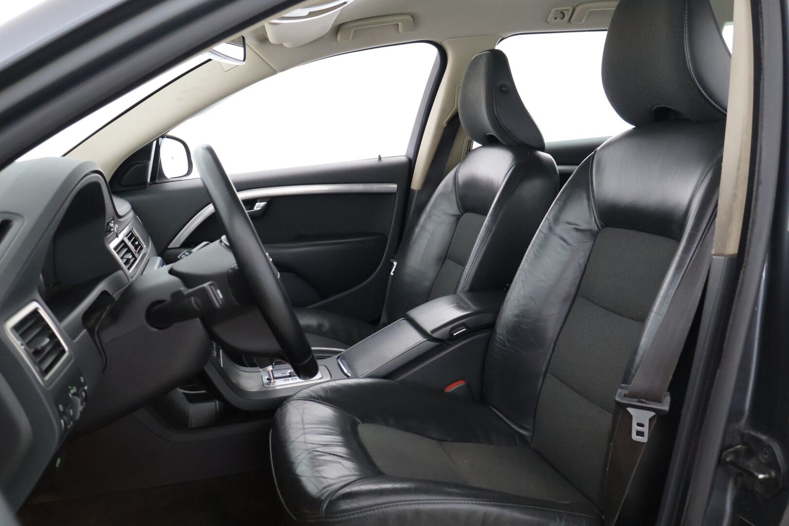 Volvo V70 2008 2,4D Momentum Taksi aut * YritysOutlet - Myydään vain yrityksille * - YritysOutlet - Myydään vain yrityksille - * PA-Lämmitin / Vetokoukku / P-Tutka / Vakkari / Puolnahkasisusta / Huoltokirja / Hifit / Penkinlämmittimet edessä ja takana *