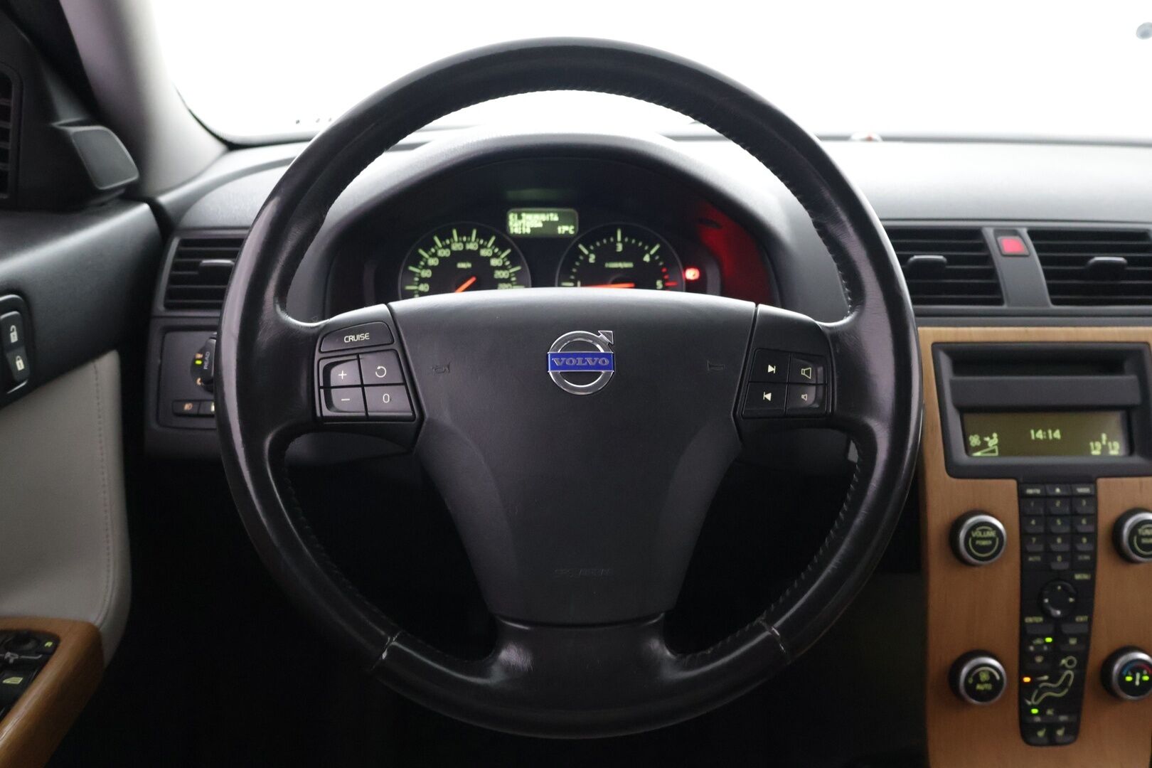 Volvo V50 2008 2,0D (136 hv) Summum man - | Nahkasisusta | Muistipenkki | Tutkat | Vakionopeudensäädin | Kahdet renkaat |