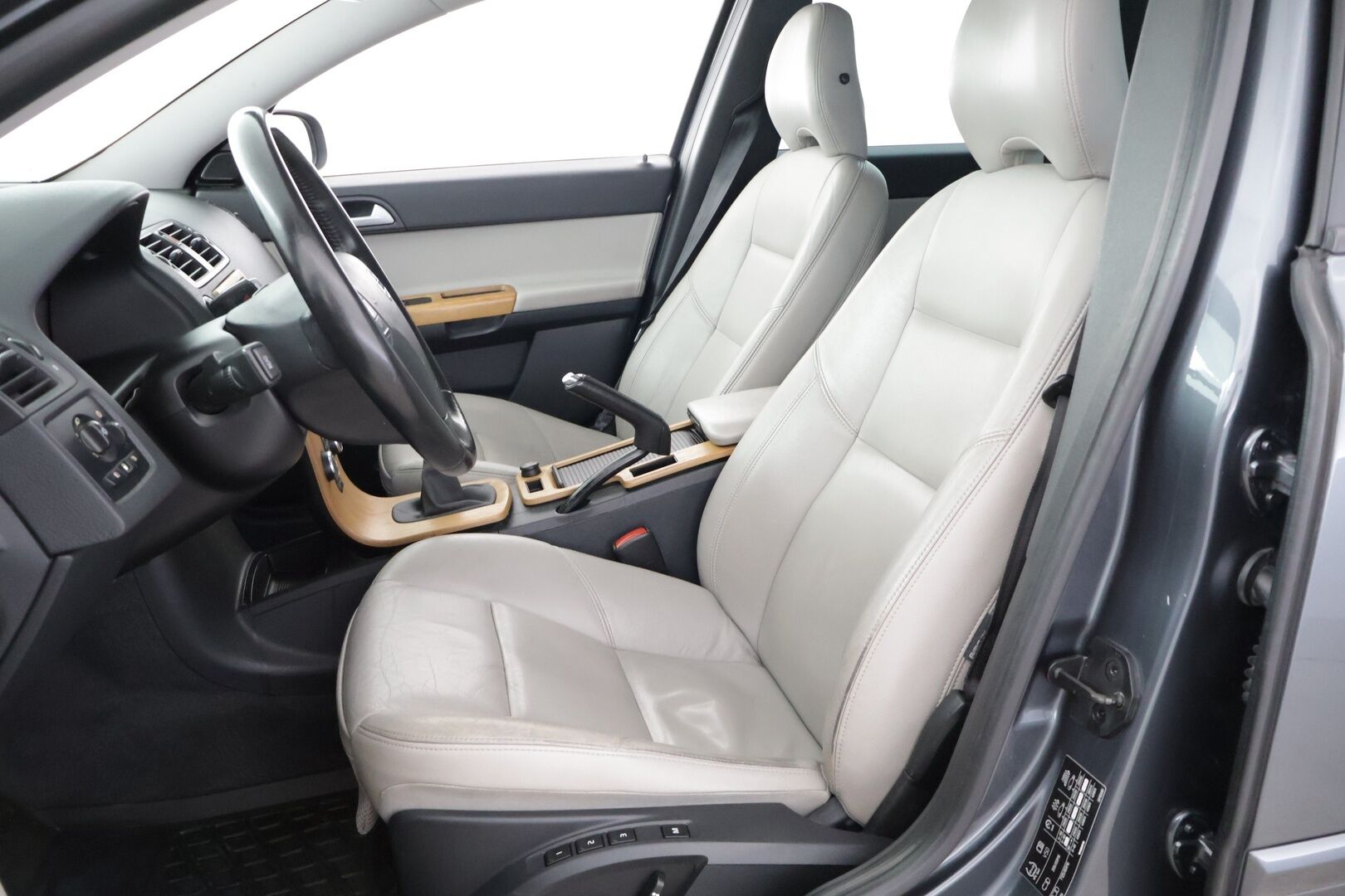 Volvo V50 2008 2,0D (136 hv) Summum man - | Nahkasisusta | Muistipenkki | Tutkat | Vakionopeudensäädin | Kahdet renkaat |