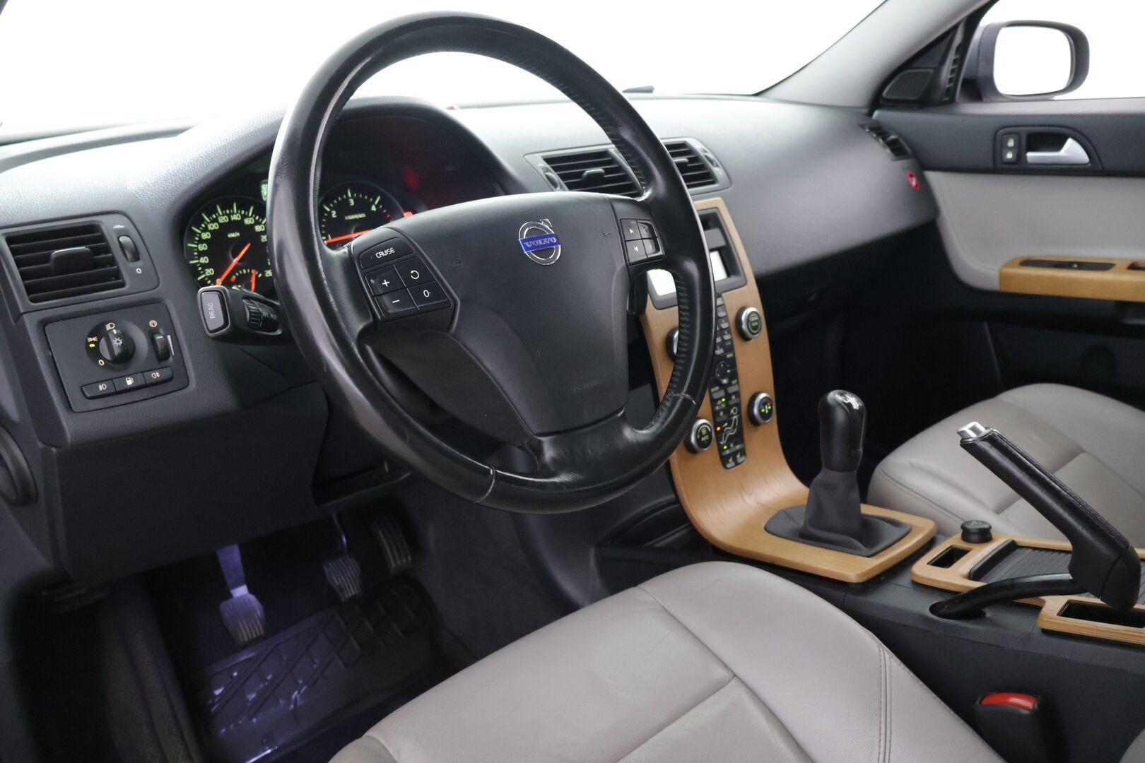 Volvo V50 2008 2,0D (136 hv) Summum man - | Nahkasisusta | Muistipenkki | Tutkat | Vakionopeudensäädin | Kahdet renkaat |