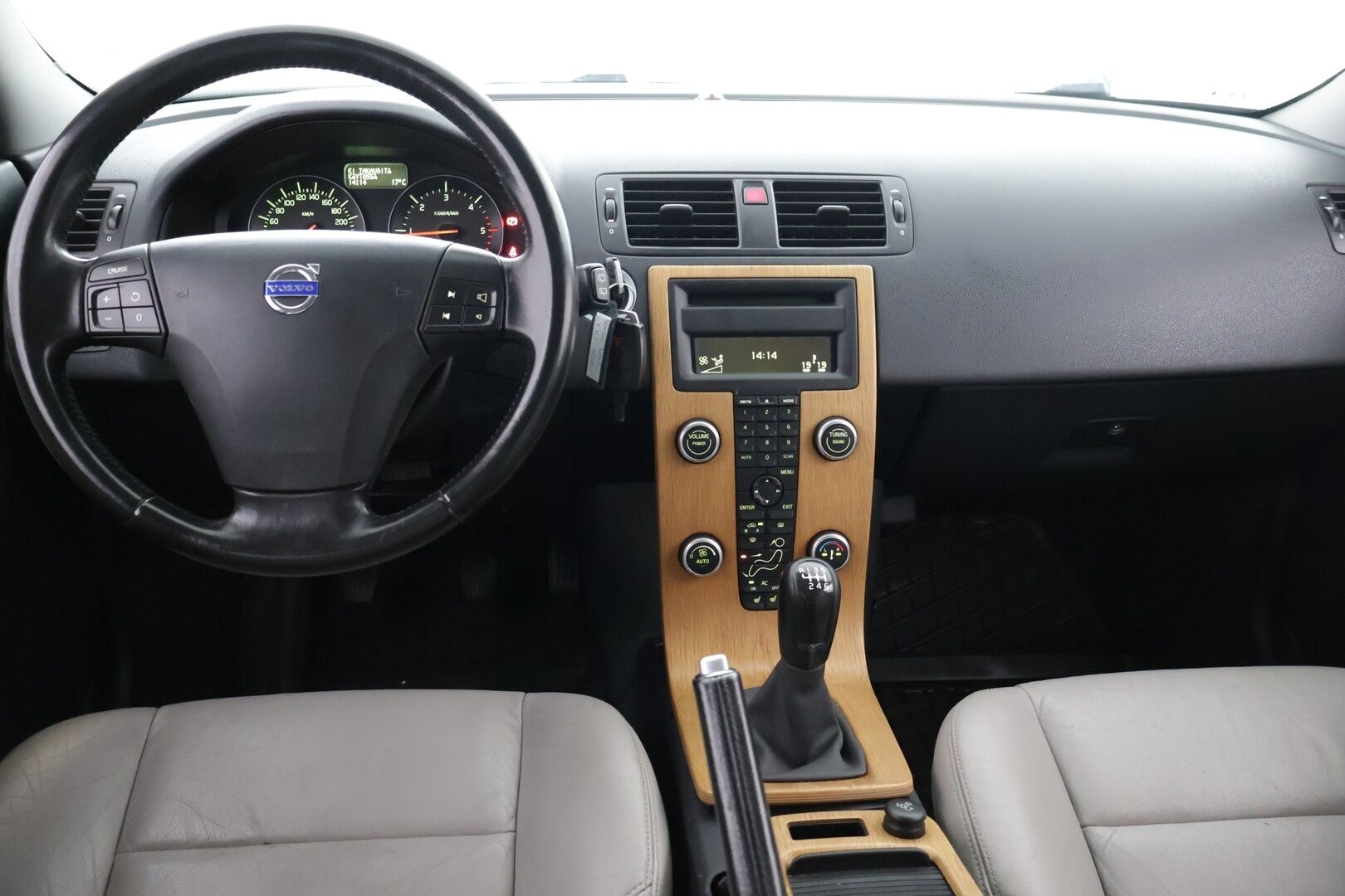 Volvo V50 2008 2,0D (136 hv) Summum man - | Nahkasisusta | Muistipenkki | Tutkat | Vakionopeudensäädin | Kahdet renkaat |