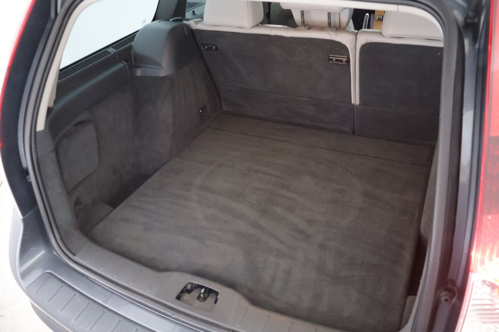 Volvo V50 2008 2,0D (136 hv) Summum man - | Nahkasisusta | Muistipenkki | Tutkat | Vakionopeudensäädin | Kahdet renkaat |