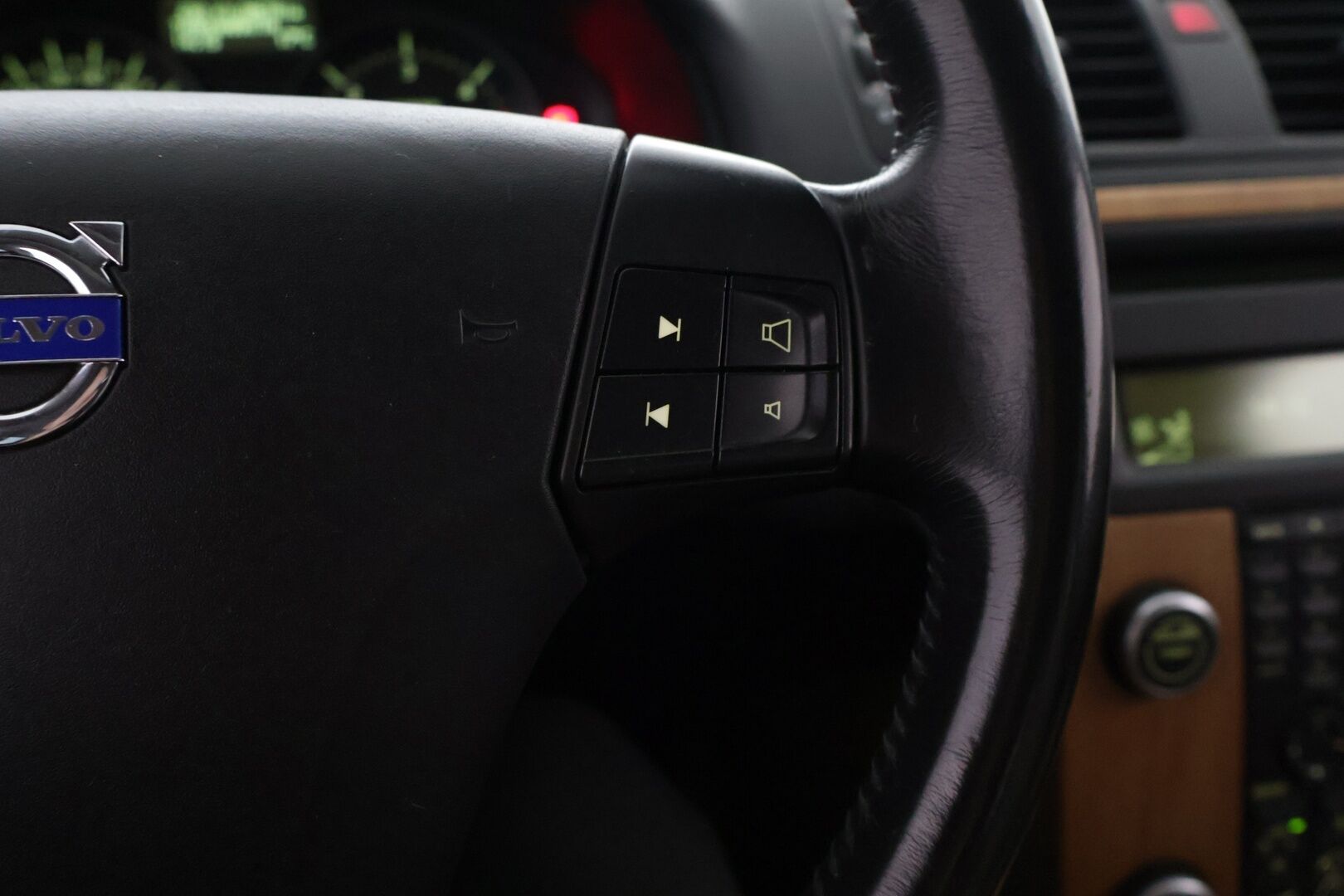 Volvo V50 2008 2,0D (136 hv) Summum man - | Nahkasisusta | Muistipenkki | Tutkat | Vakionopeudensäädin | Kahdet renkaat |