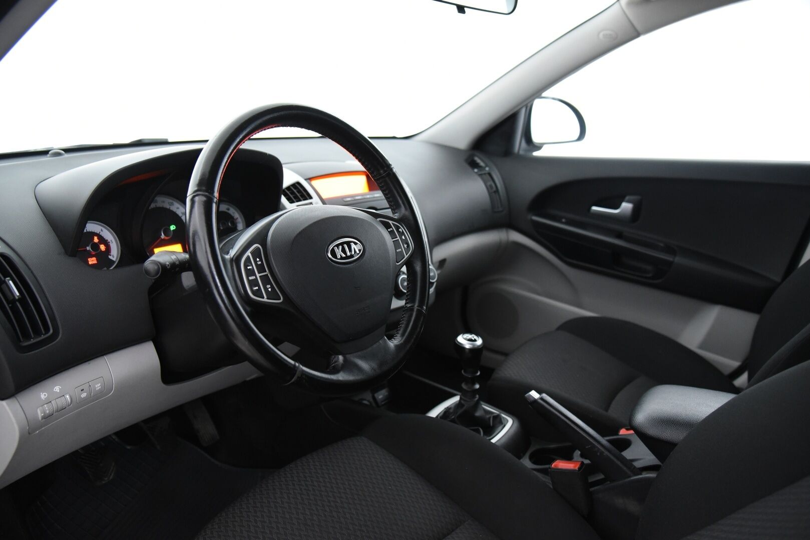 Kia cee'd 2009 1,6 CRDi EX SW / Myydään huutokaupat.com:issa! - Myydään vain huutokaupat.com:issa! 