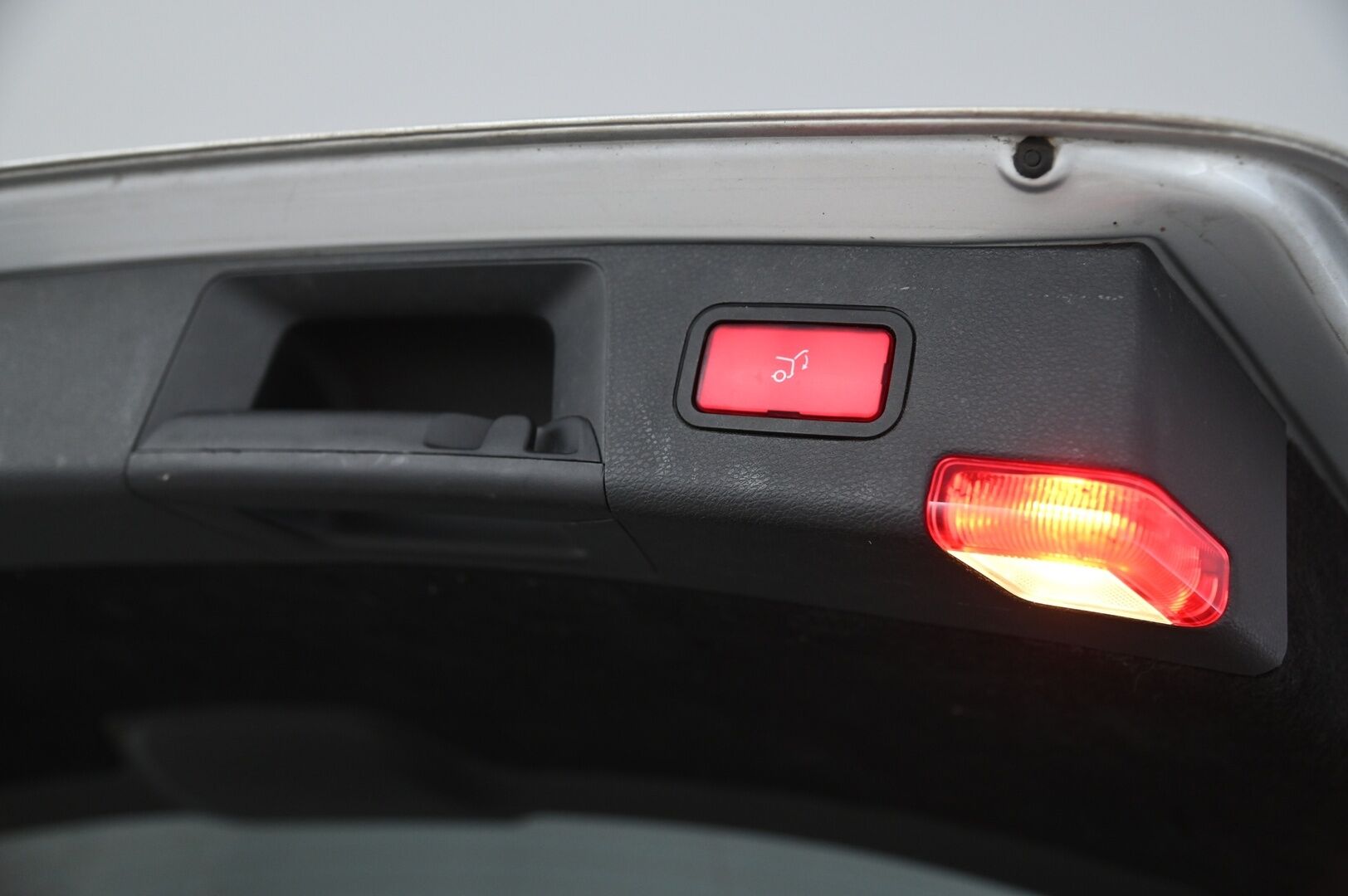 Mercedes-Benz C 2008 200 CDI T A Business *Myydään Huutokauppa.com / Suomi-Auto / Lohko / Koukku / Vakkari / Tutkat* - *Myydään Huutokauppa.com / Sähkötoiminen takaluukku / 2X renkaat vanteineen* - HULLU BLACKWEEK KORKOTARJOUS 2,49%