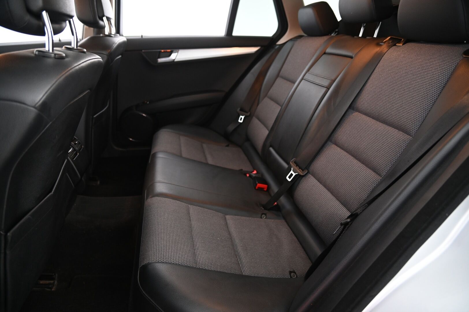 Mercedes-Benz C 2008 200 CDI T A Business *Myydään Huutokauppa.com / Suomi-Auto / Lohko / Koukku / Vakkari / Tutkat* - *Myydään Huutokauppa.com / Sähkötoiminen takaluukku / 2X renkaat vanteineen* - HULLU BLACKWEEK KORKOTARJOUS 2,49%