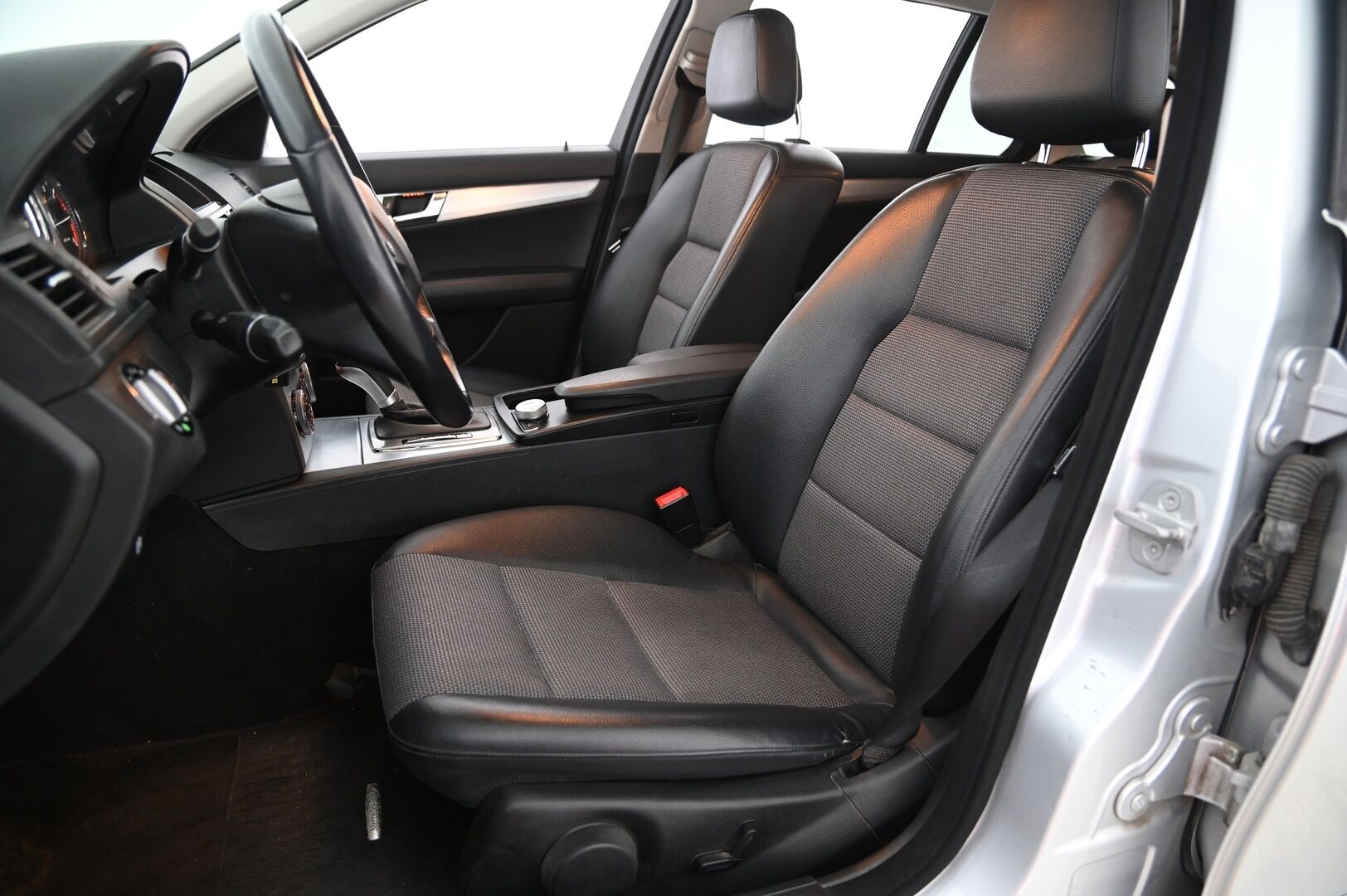 Mercedes-Benz C 2008 200 CDI T A Business *Myydään Huutokauppa.com / Suomi-Auto / Lohko / Koukku / Vakkari / Tutkat* - *Myydään Huutokauppa.com / Sähkötoiminen takaluukku / 2X renkaat vanteineen* - HULLU BLACKWEEK KORKOTARJOUS 2,49%