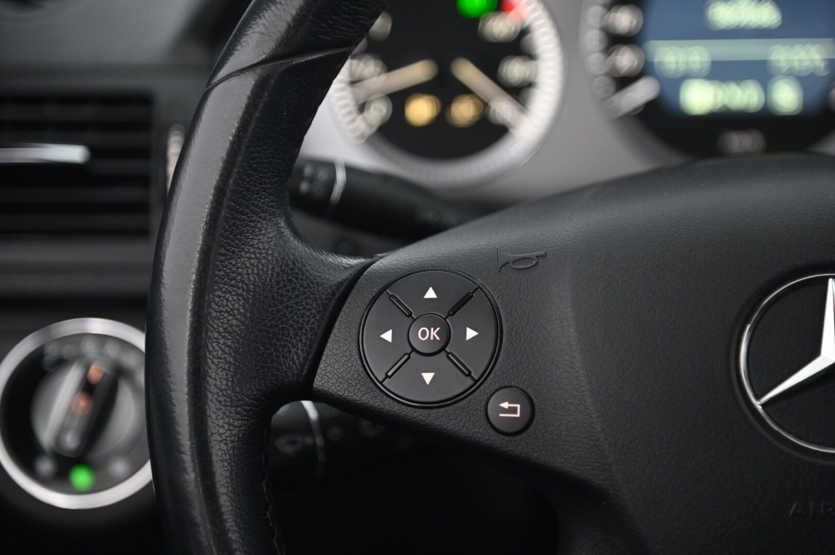 Mercedes-Benz C 2008 200 CDI T A Business *Myydään Huutokauppa.com / Suomi-Auto / Lohko / Koukku / Vakkari / Tutkat* - *Myydään Huutokauppa.com / Sähkötoiminen takaluukku / 2X renkaat vanteineen* - HULLU BLACKWEEK KORKOTARJOUS 2,49%