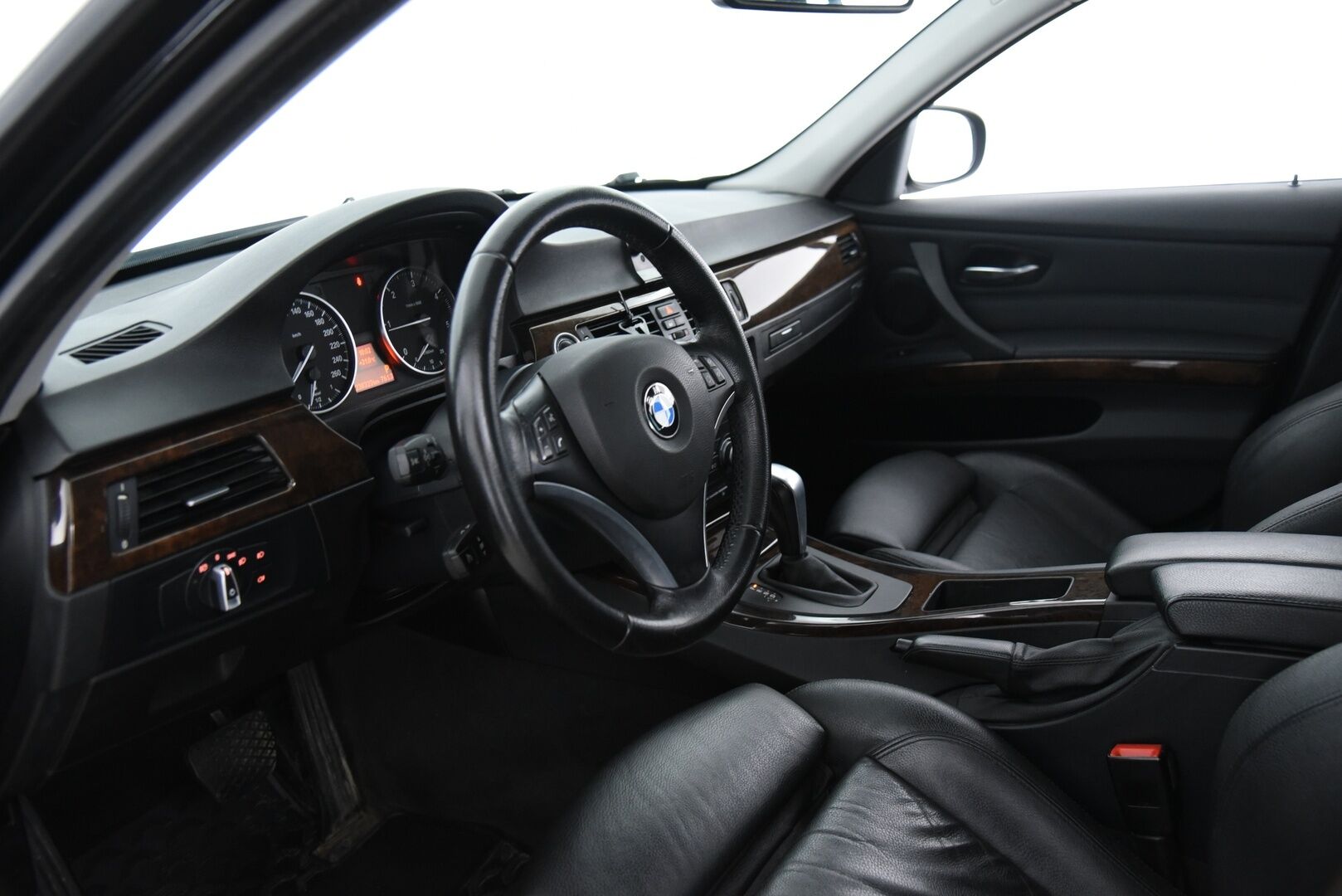 BMW 320 2009 A E91 Touring Business LCI / Sporttinahat / Xenon / Koukku / Vakkari - Myydään Huutokaupat.comissa!