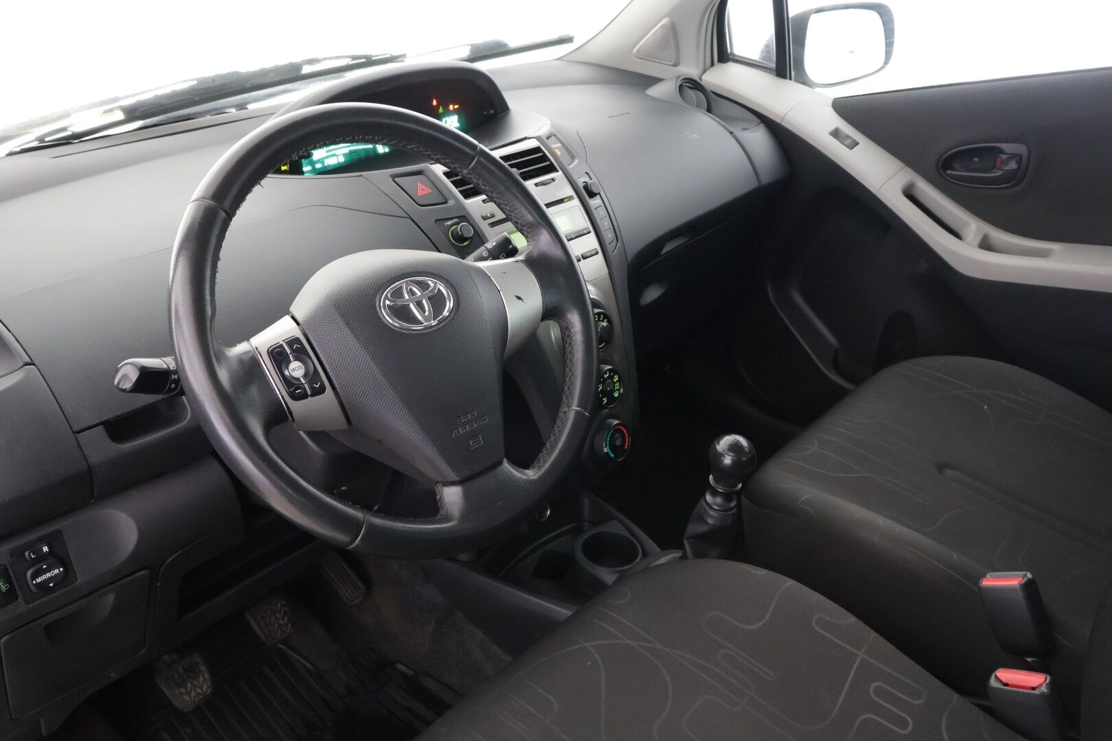 Toyota Yaris 2009 1,4 D-4D DPF Linea Terra 5ov - * MYYDÄÄN HUUTOKAUPAT.COM * VAKKARI / ILMASTOINTI / LOHKO *  
