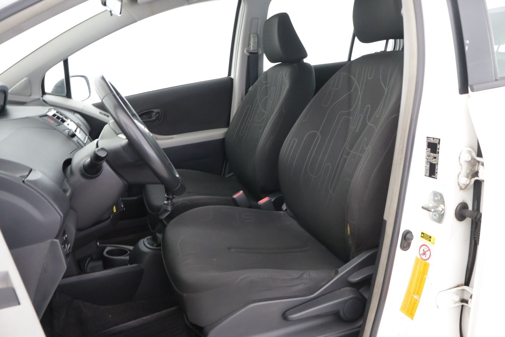 Toyota Yaris 2009 1,4 D-4D DPF Linea Terra 5ov - * MYYDÄÄN HUUTOKAUPAT.COM * VAKKARI / ILMASTOINTI / LOHKO *  