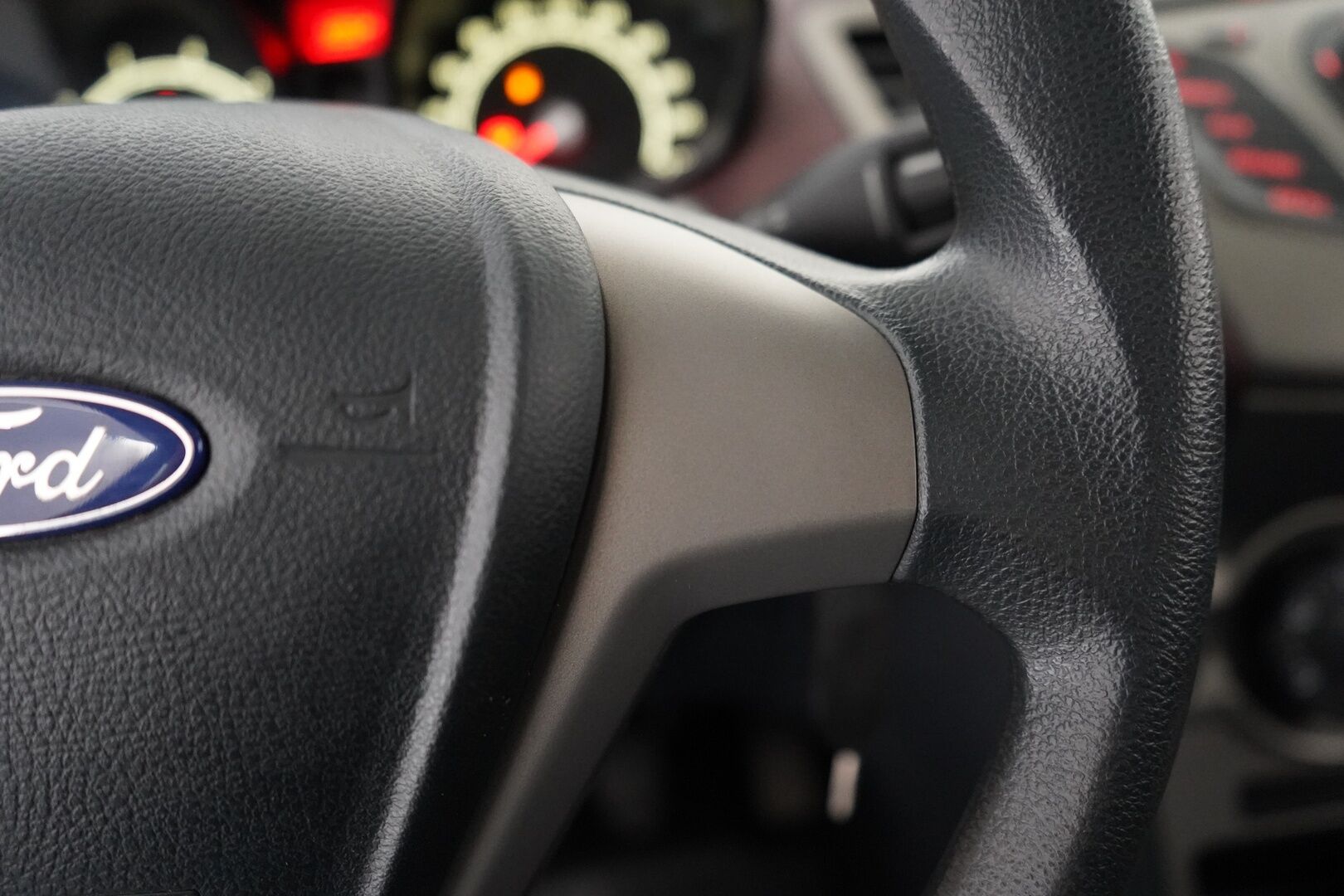 Ford Fiesta 2009 1,25 82 hv Trend M5 3-ovinen - YritysOutlet - Myydään vain yrityksille - Suomi-auto toiselta omistajalta / Kahdet renkaat