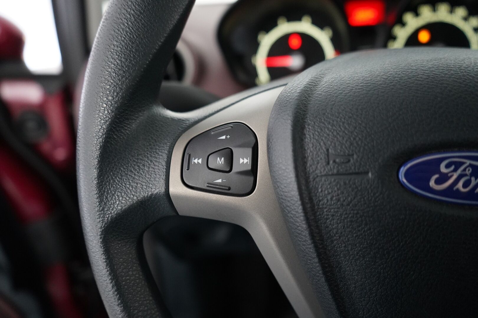 Ford Fiesta 2009 1,25 82 hv Trend M5 3-ovinen - YritysOutlet - Myydään vain yrityksille - Suomi-auto toiselta omistajalta / Kahdet renkaat