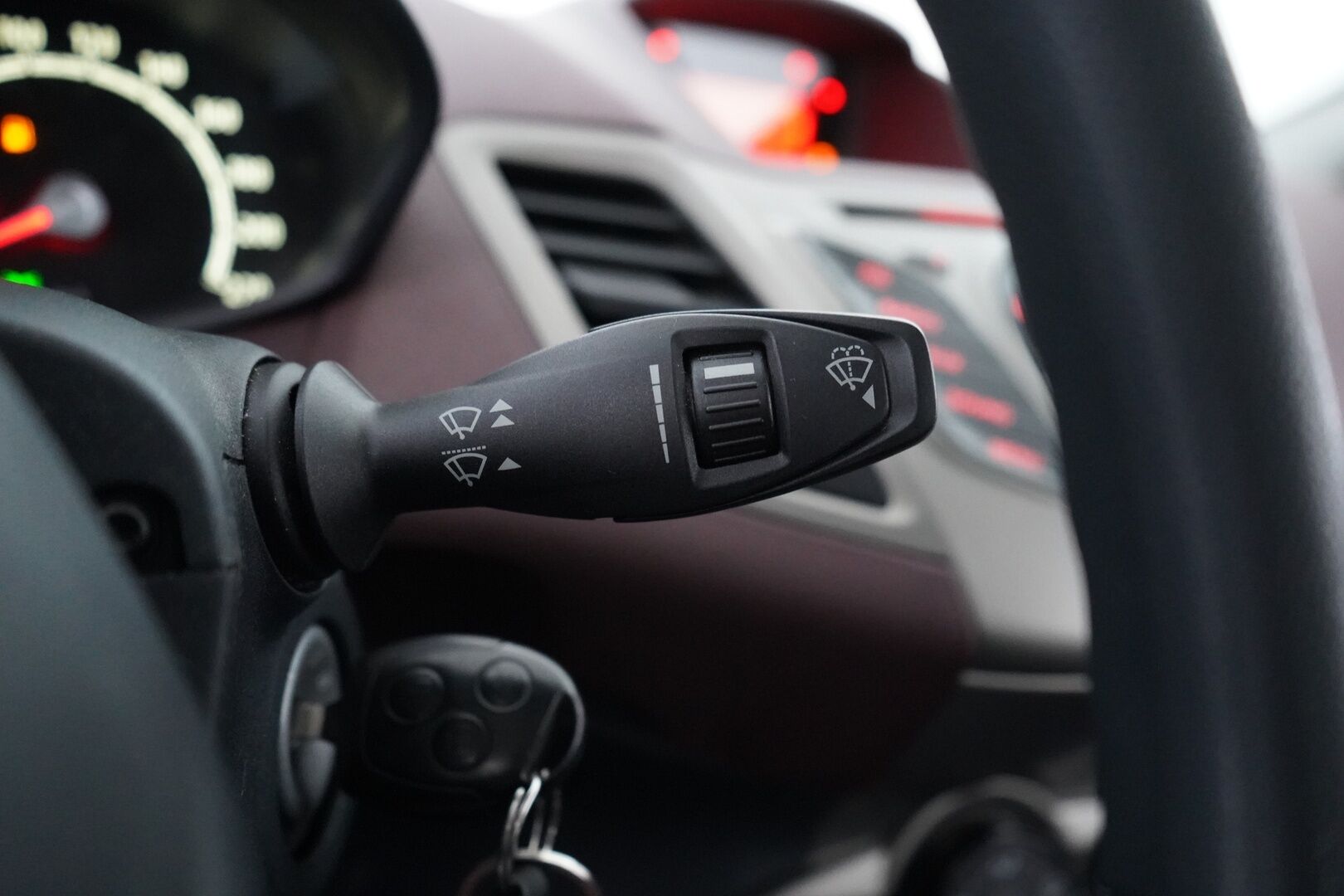 Ford Fiesta 2009 1,25 82 hv Trend M5 3-ovinen - YritysOutlet - Myydään vain yrityksille - Suomi-auto toiselta omistajalta / Kahdet renkaat