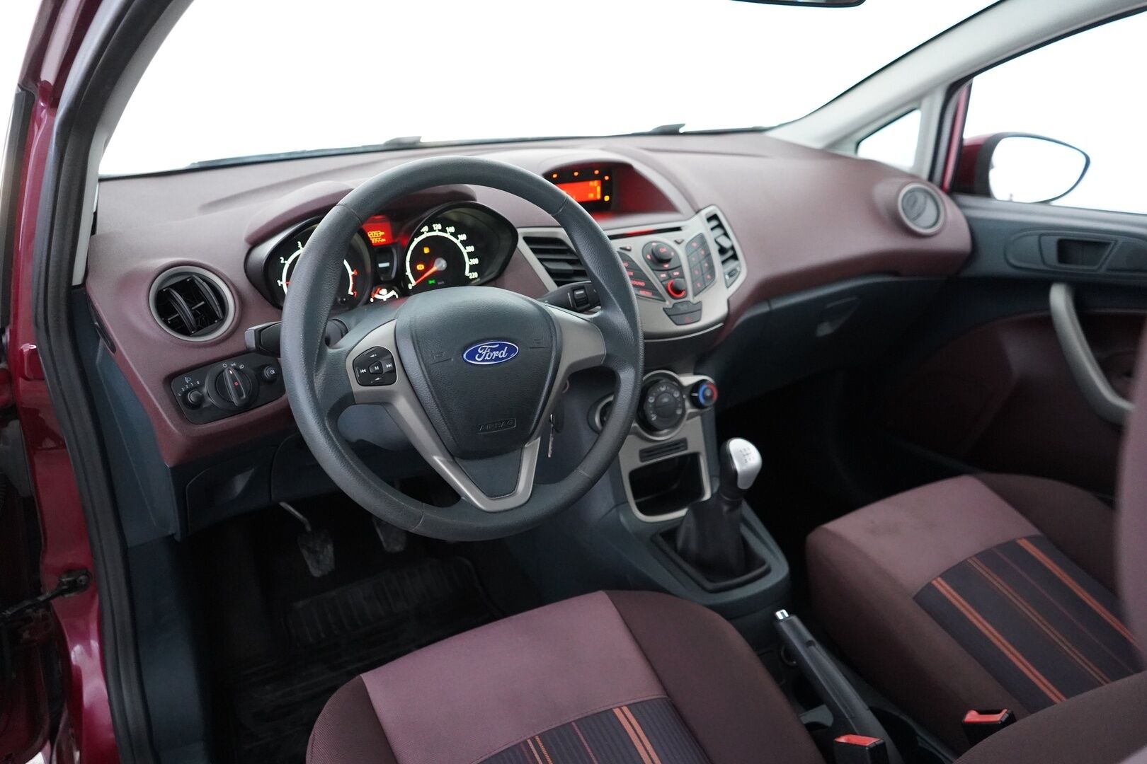 Ford Fiesta 2009 1,25 82 hv Trend M5 3-ovinen - YritysOutlet - Myydään vain yrityksille - Suomi-auto toiselta omistajalta / Kahdet renkaat