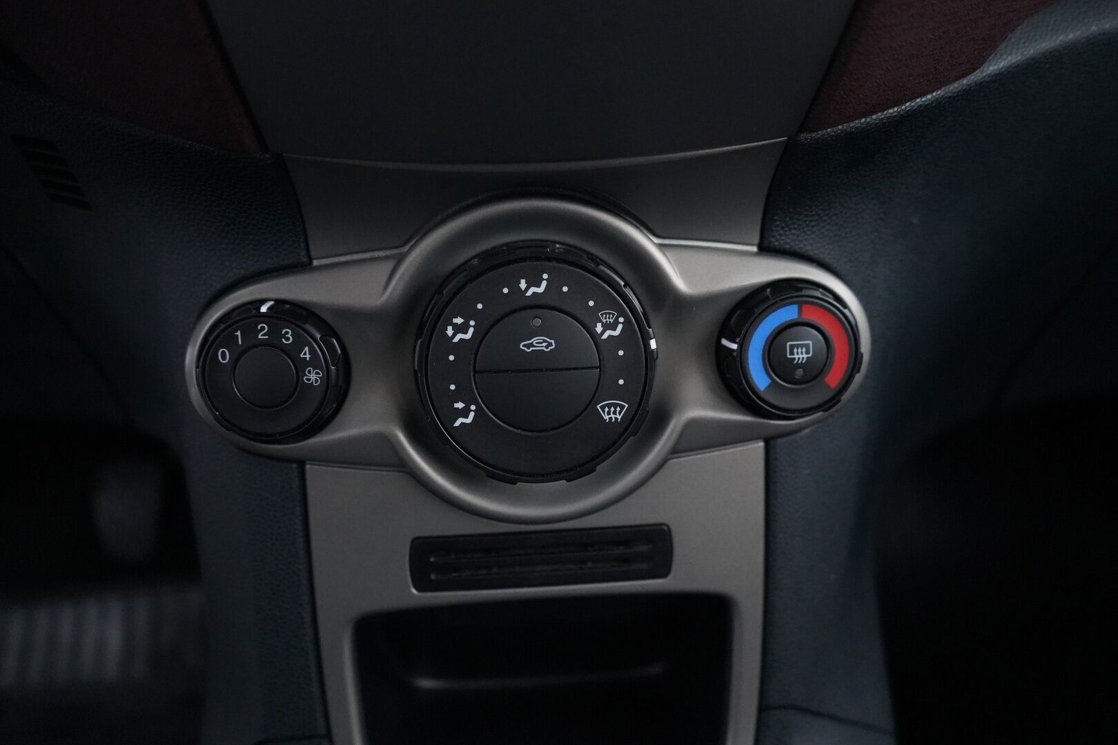 Ford Fiesta 2009 1,25 82 hv Trend M5 3-ovinen - YritysOutlet - Myydään vain yrityksille - Suomi-auto toiselta omistajalta / Kahdet renkaat