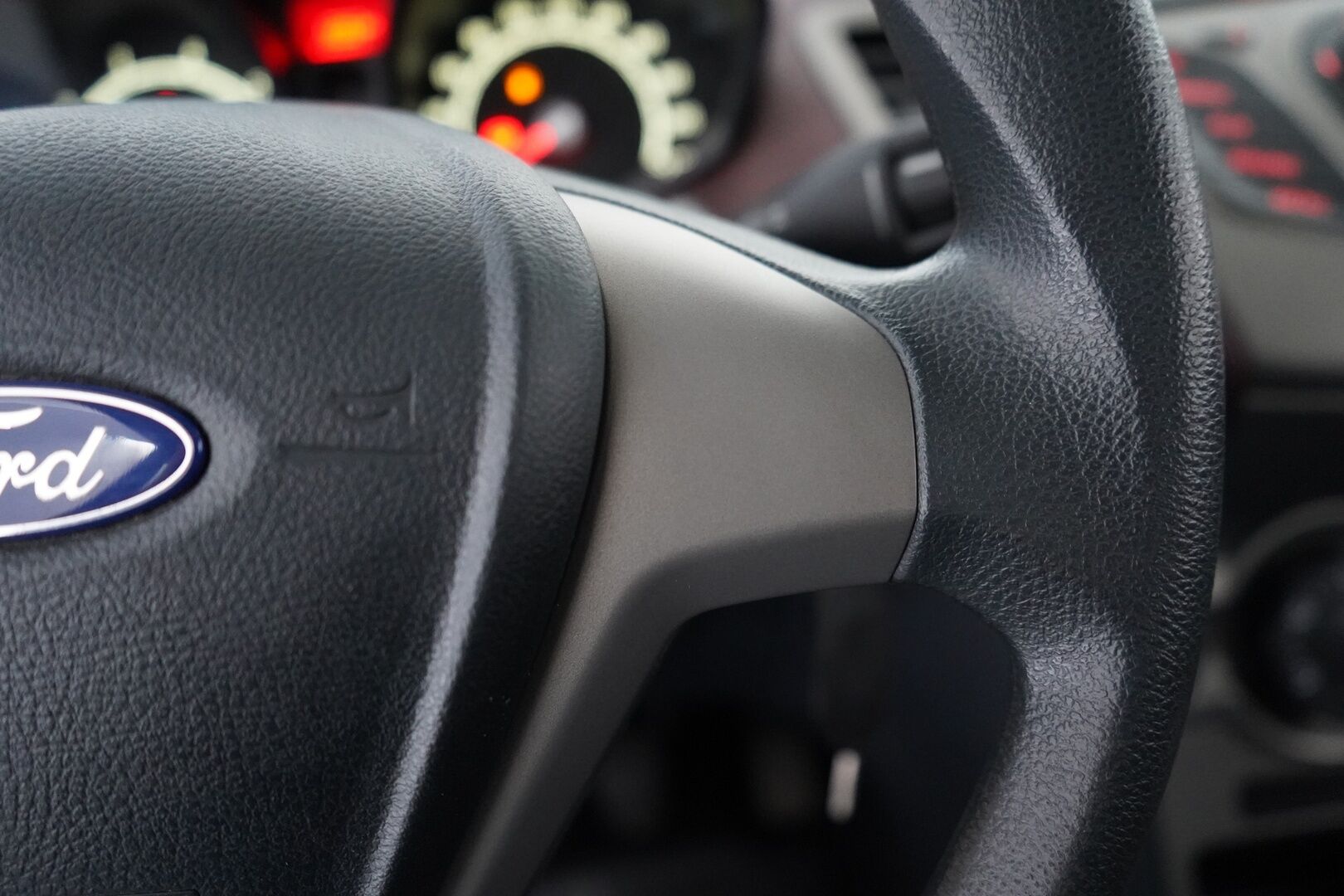 Ford Fiesta 2009 1,25 82 hv Trend M5 3-ovinen - YritysOutlet - Myydään vain yrityksille - Suomi-auto toiselta omistajalta / Kahdet renkaat