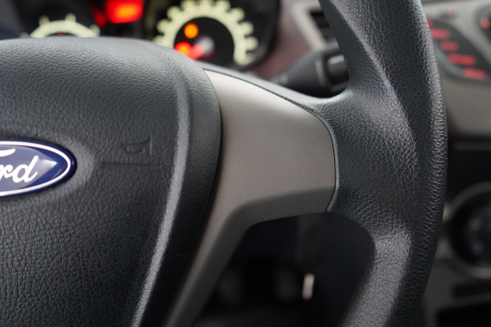 Ford Fiesta 2009 1,25 82 hv Trend M5 3-ovinen - YritysOutlet - Myydään vain yrityksille - Suomi-auto toiselta omistajalta / Kahdet renkaat