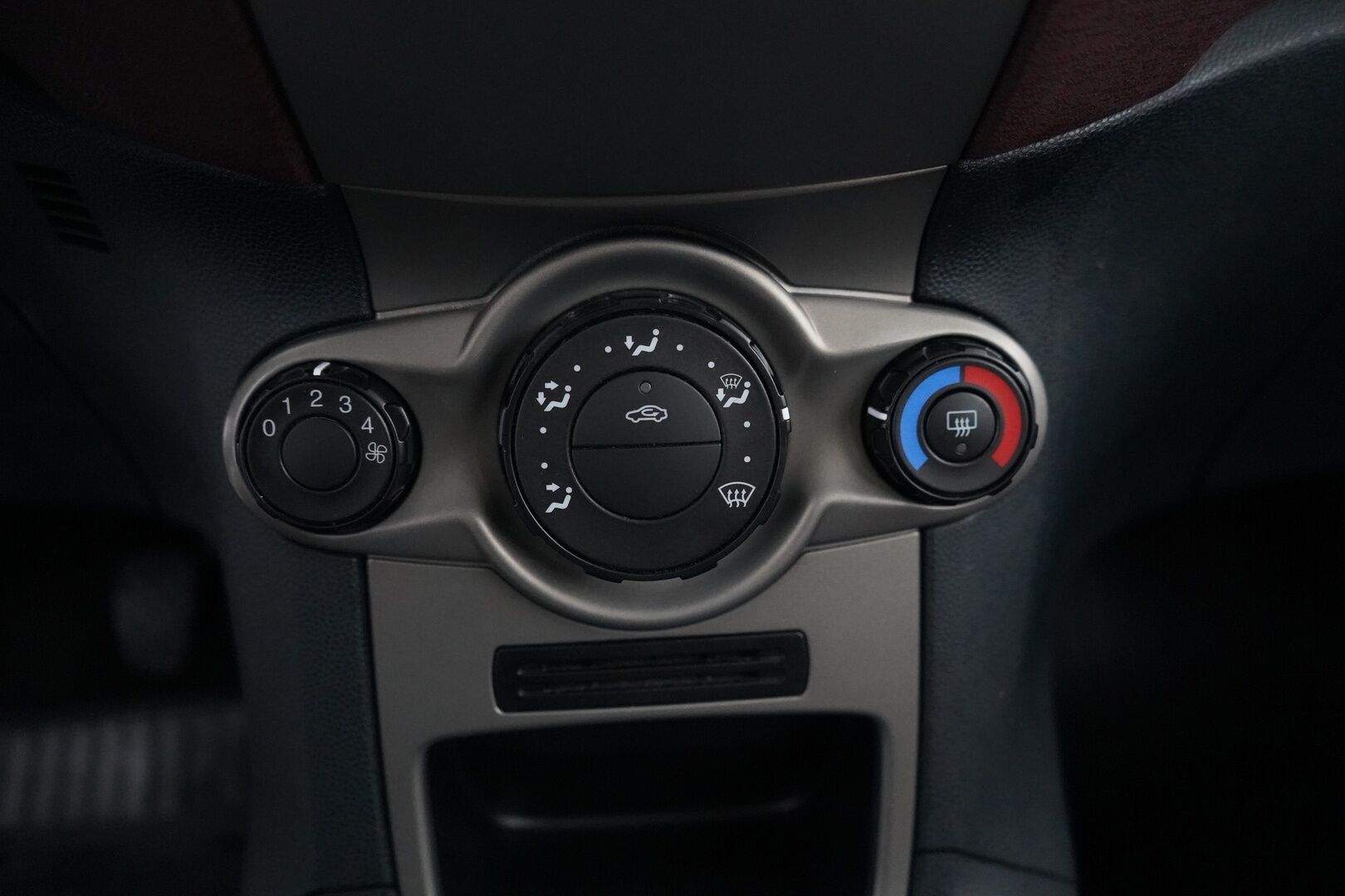 Ford Fiesta 2009 1,25 82 hv Trend M5 3-ovinen - YritysOutlet - Myydään vain yrityksille - Suomi-auto toiselta omistajalta / Kahdet renkaat