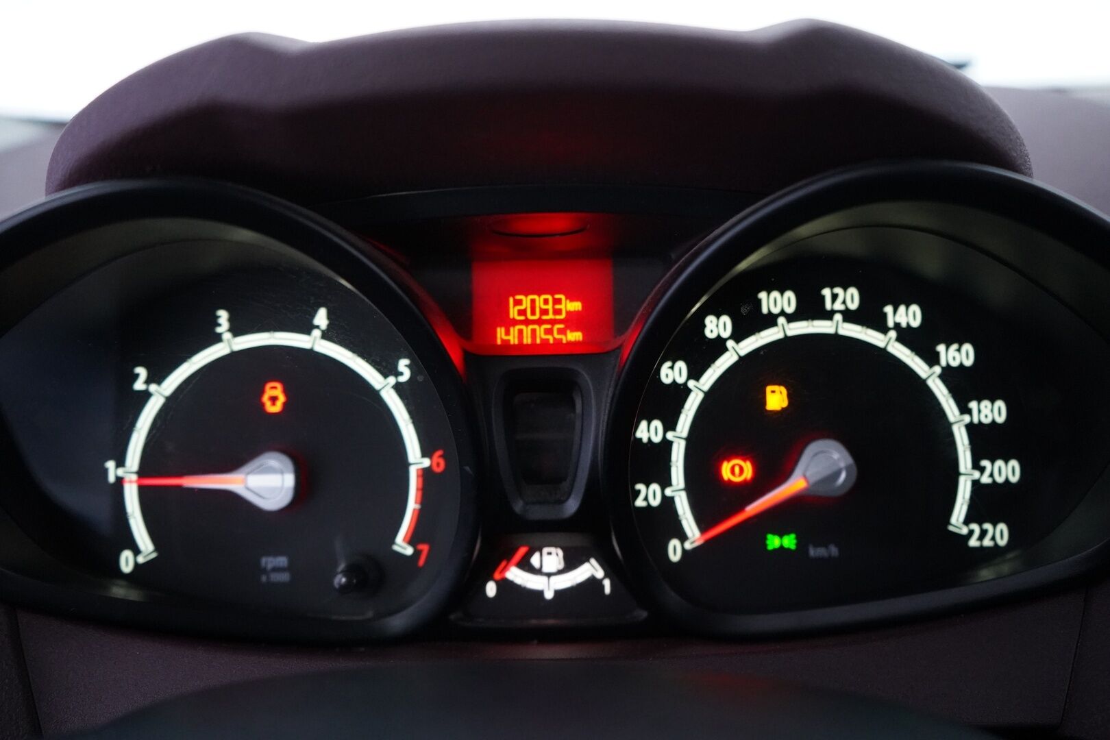 Ford Fiesta 2009 1,25 82 hv Trend M5 3-ovinen - YritysOutlet - Myydään vain yrityksille - Suomi-auto toiselta omistajalta / Kahdet renkaat