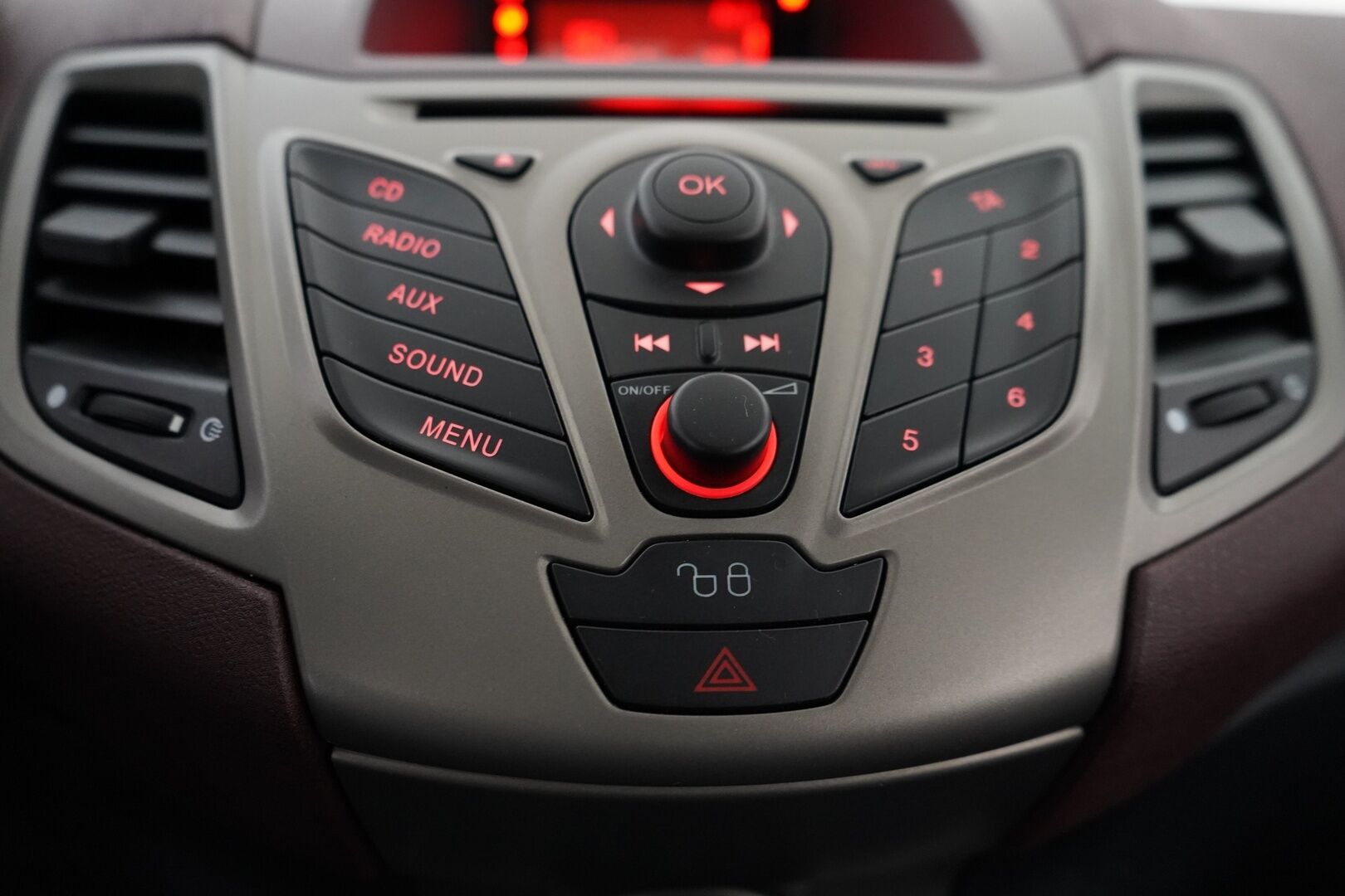 Ford Fiesta 2009 1,25 82 hv Trend M5 3-ovinen - YritysOutlet - Myydään vain yrityksille - Suomi-auto toiselta omistajalta / Kahdet renkaat