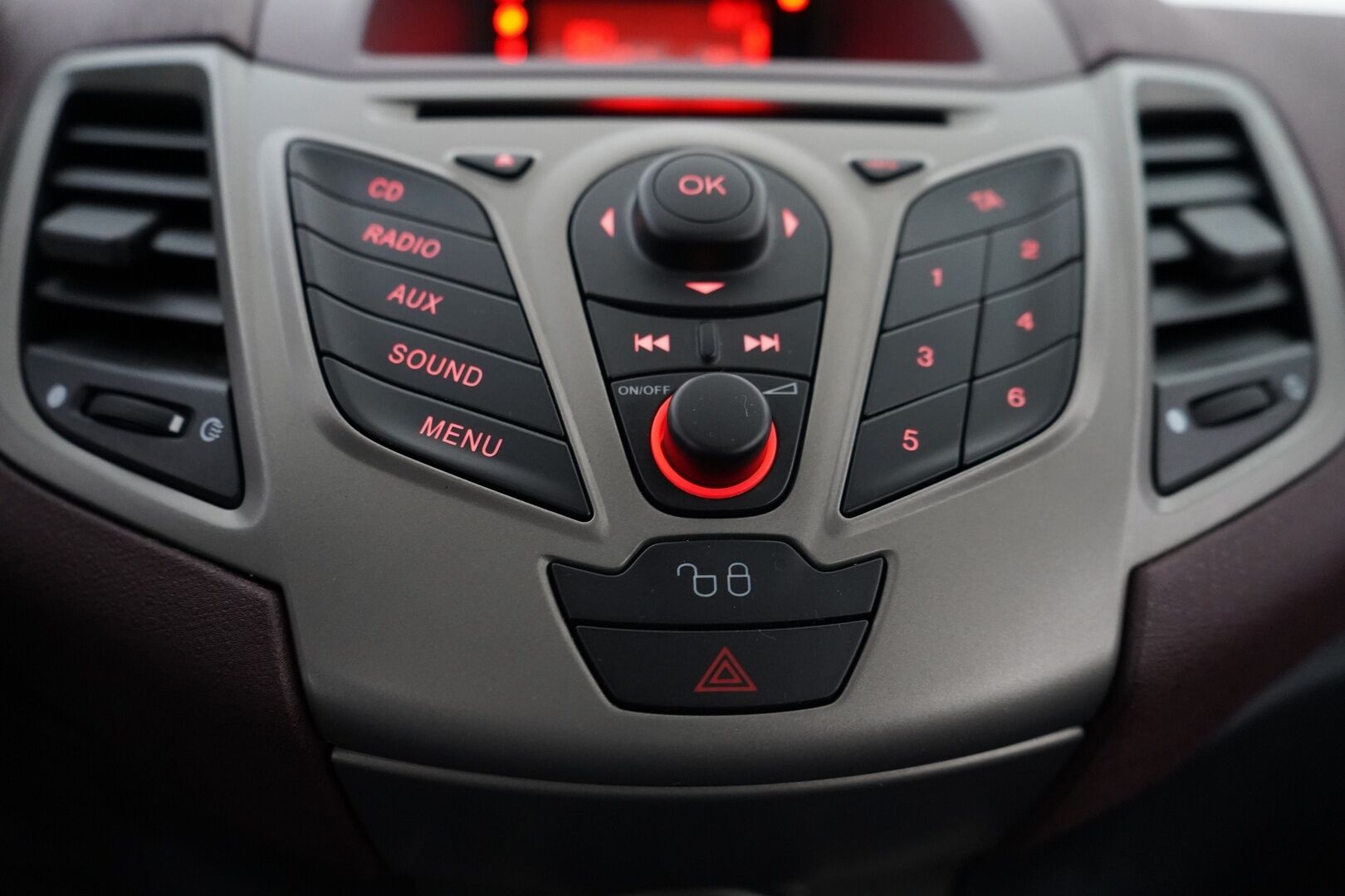 Ford Fiesta 2009 1,25 82 hv Trend M5 3-ovinen - YritysOutlet - Myydään vain yrityksille - Suomi-auto toiselta omistajalta / Kahdet renkaat