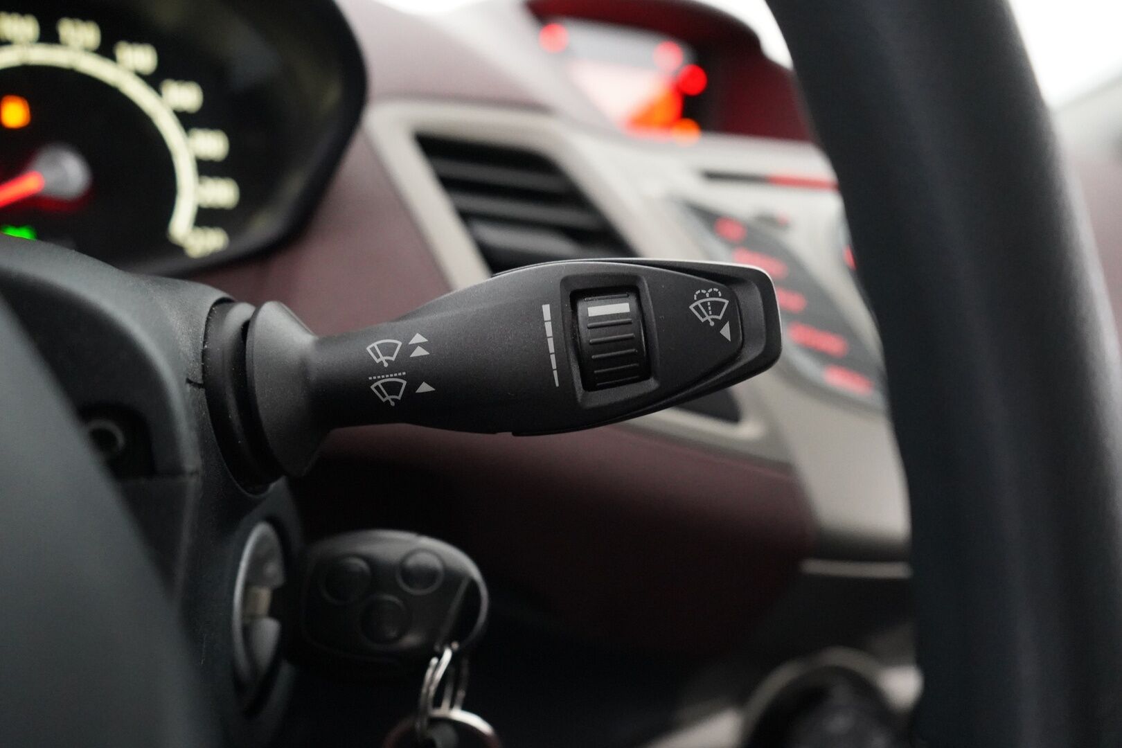 Ford Fiesta 2009 1,25 82 hv Trend M5 3-ovinen - YritysOutlet - Myydään vain yrityksille - Suomi-auto toiselta omistajalta / Kahdet renkaat