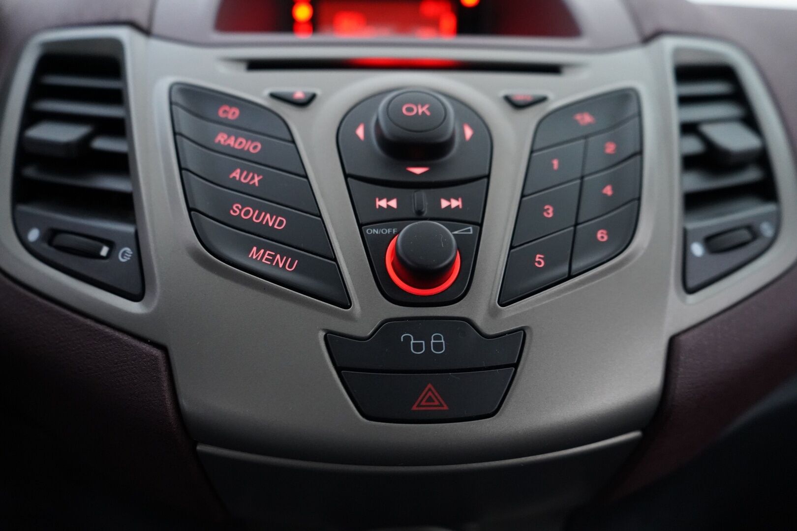 Ford Fiesta 2009 1,25 82 hv Trend M5 3-ovinen - YritysOutlet - Myydään vain yrityksille - Suomi-auto toiselta omistajalta / Kahdet renkaat