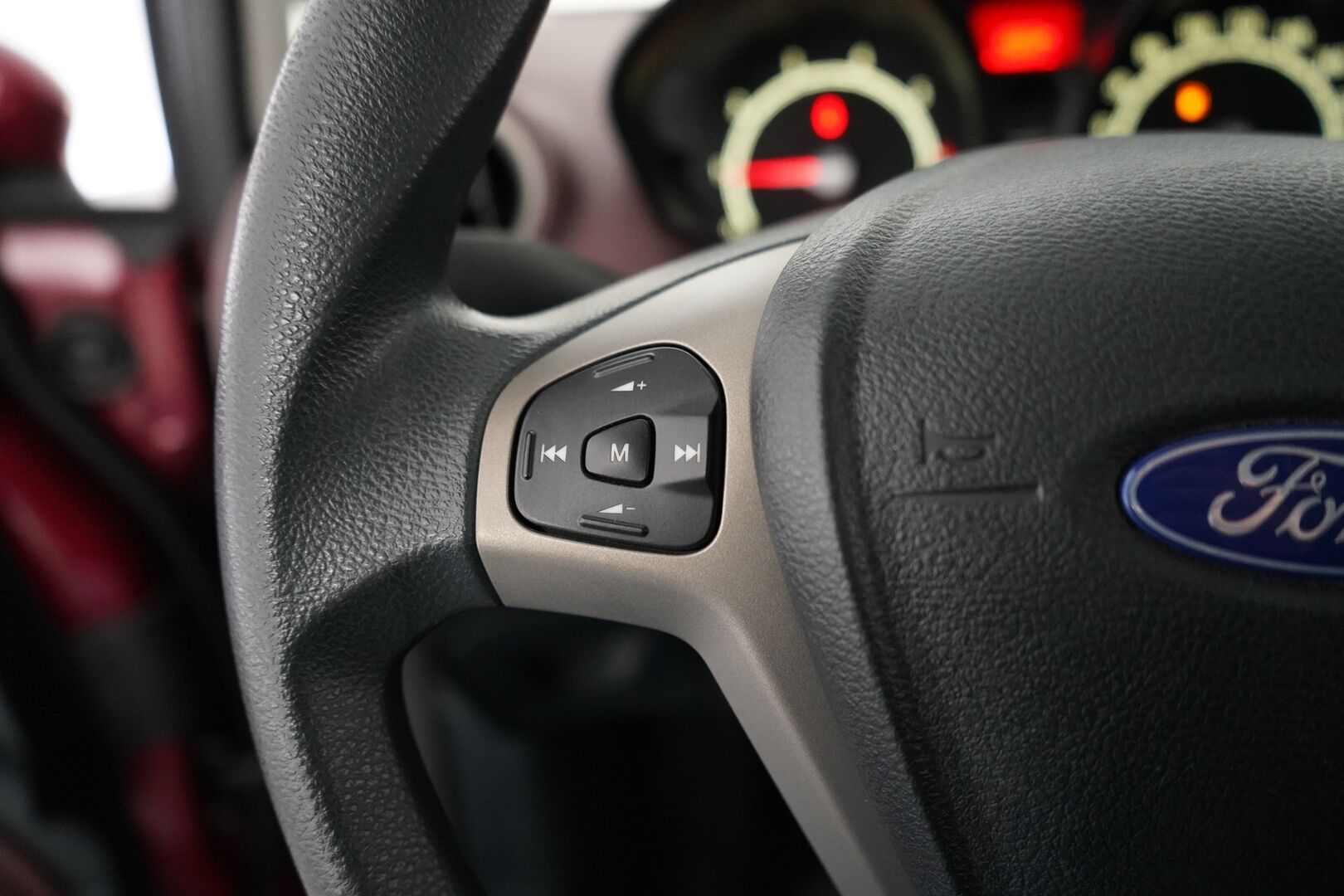 Ford Fiesta 2009 1,25 82 hv Trend M5 3-ovinen - YritysOutlet - Myydään vain yrityksille - Suomi-auto toiselta omistajalta / Kahdet renkaat