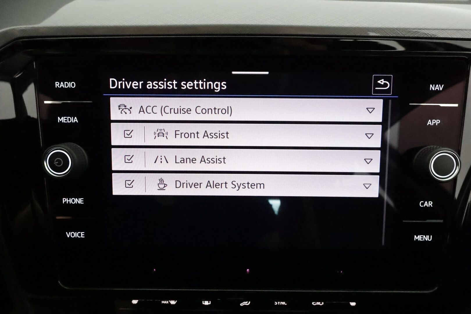 Volkswagen Passat 2022 Sedan Style 2,0 TDI EVO SCR 110 kW DSG-autom. **Adapt.vakkari / P.kamera / Koukku / LED / Webasto / KeylessGo** - 1.Om Suomi-auto / Kahdet renkaat aluvanteilla / Apple&Android 