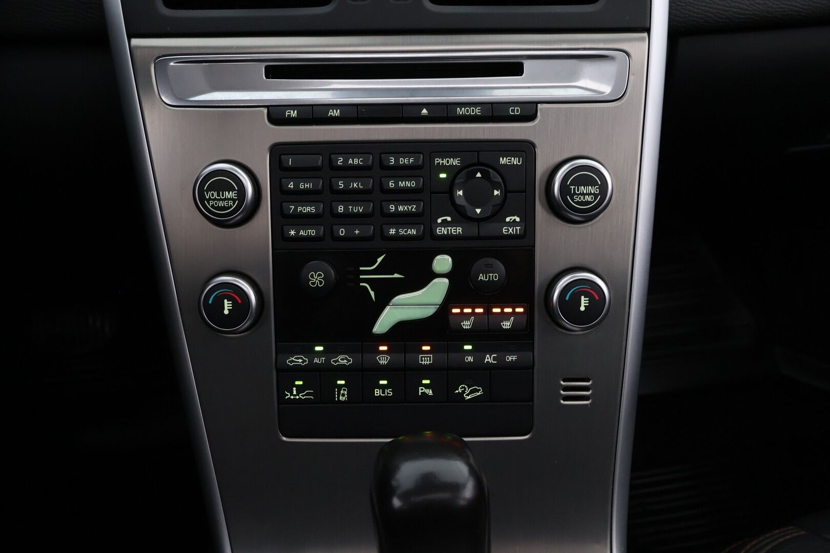 Volvo XC60 2009 D5 AWD Summum Business aut * Suomiauto / Webasto / Adapt.Vakkari / Panorama / Koukku / Supervarusteet! - High Performance Audio / Juuri tullut Tampereelle!