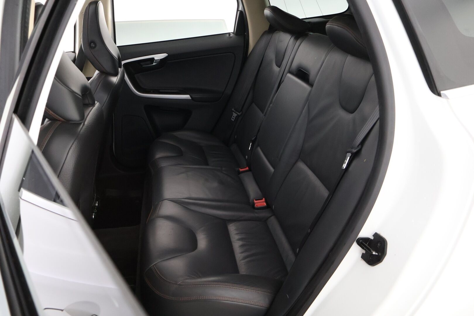 Volvo XC60 2009 D5 AWD Summum Business aut * Suomiauto / Webasto / Adapt.Vakkari / Panorama / Koukku / Supervarusteet! - High Performance Audio / Juuri tullut Tampereelle!