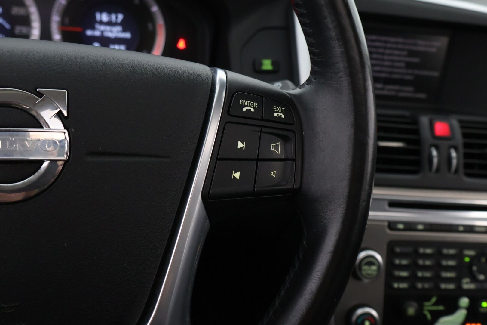 Volvo XC60 2009 D5 AWD Summum Business aut * Suomiauto / Webasto / Adapt.Vakkari / Panorama / Koukku / Supervarusteet! - High Performance Audio / Juuri tullut Tampereelle!