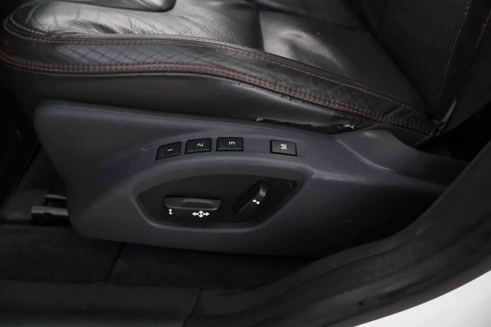 Volvo XC60 2009 D5 AWD Summum Business aut * Suomiauto / Webasto / Adapt.Vakkari / Panorama / Koukku / Supervarusteet! - High Performance Audio / Juuri tullut Tampereelle!
