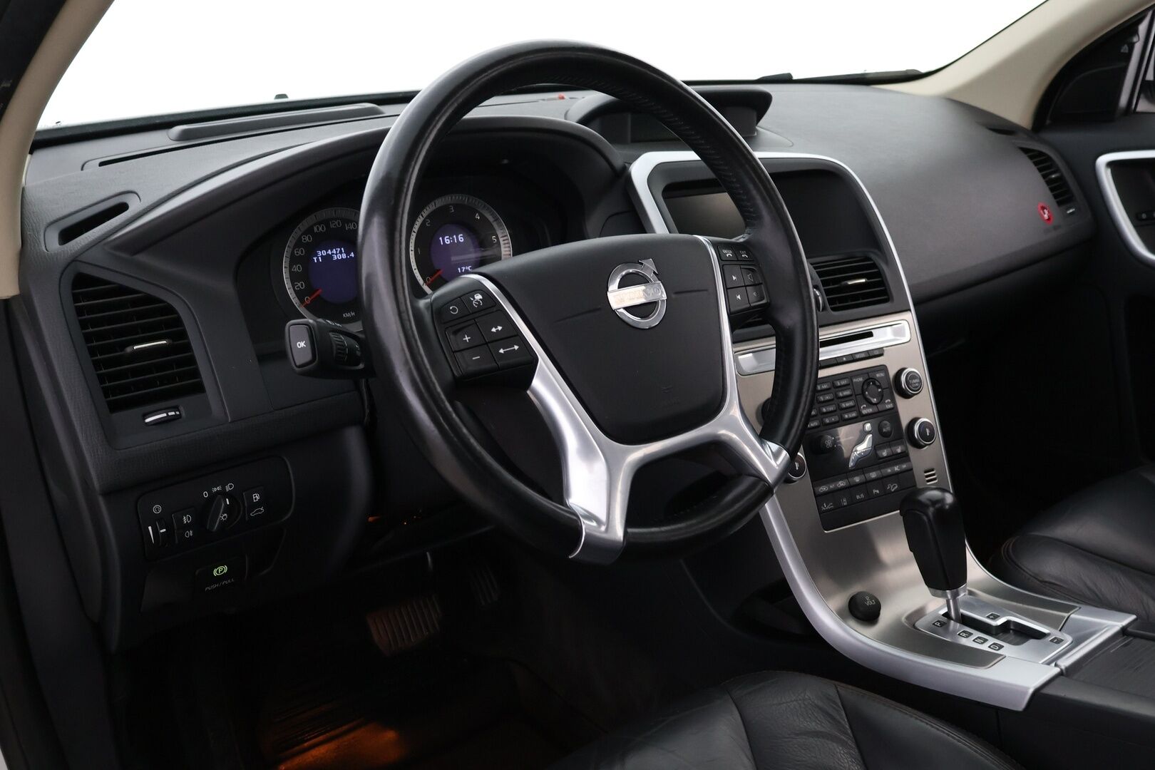 Volvo XC60 2009 D5 AWD Summum Business aut * Suomiauto / Webasto / Adapt.Vakkari / Panorama / Koukku / Supervarusteet! - High Performance Audio / Juuri tullut Tampereelle!