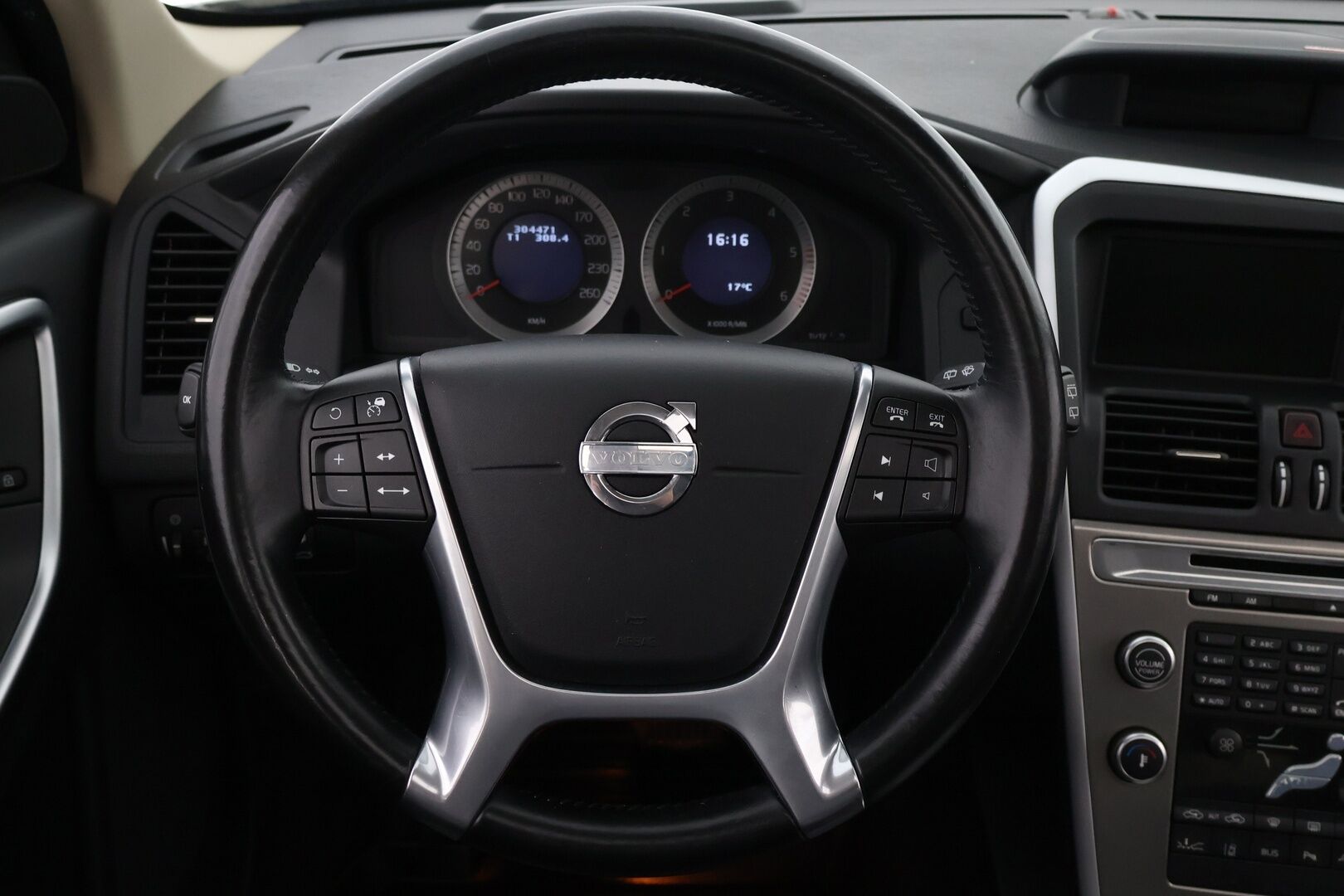 Volvo XC60 2009 D5 AWD Summum Business aut * Suomiauto / Webasto / Adapt.Vakkari / Panorama / Koukku / Supervarusteet! - High Performance Audio / Juuri tullut Tampereelle!