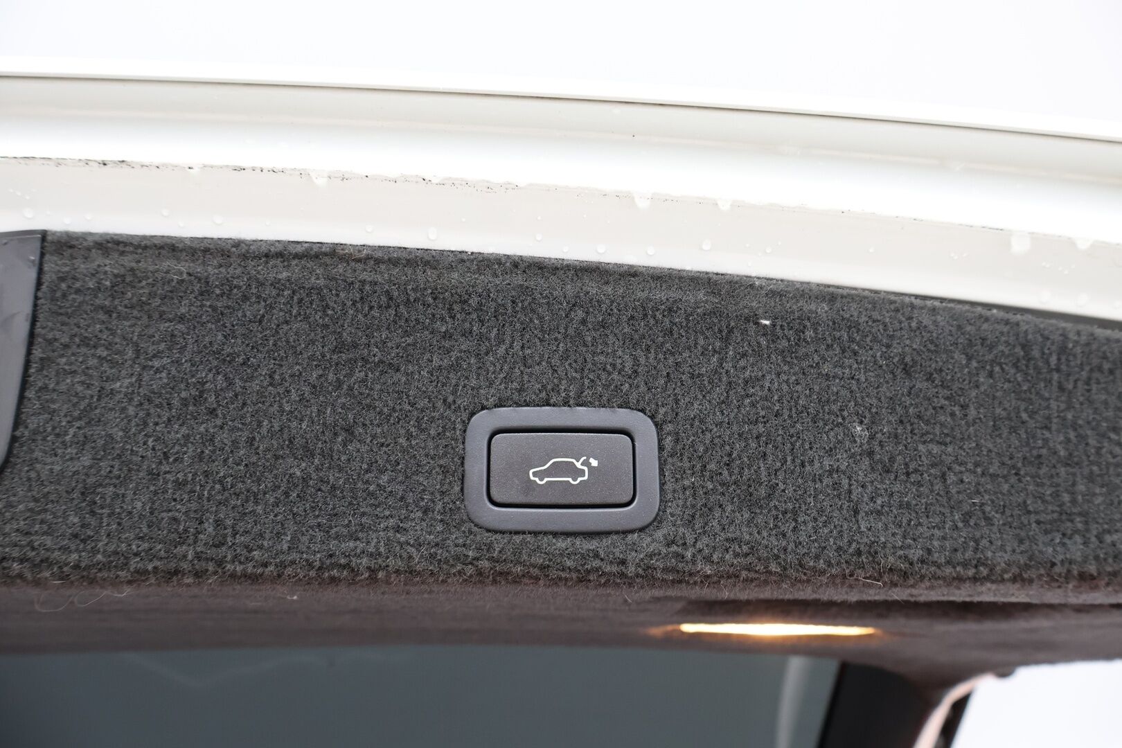 Volvo XC60 2009 D5 AWD Summum Business aut * Suomiauto / Webasto / Adapt.Vakkari / Panorama / Koukku / Supervarusteet! - High Performance Audio / Juuri tullut Tampereelle!