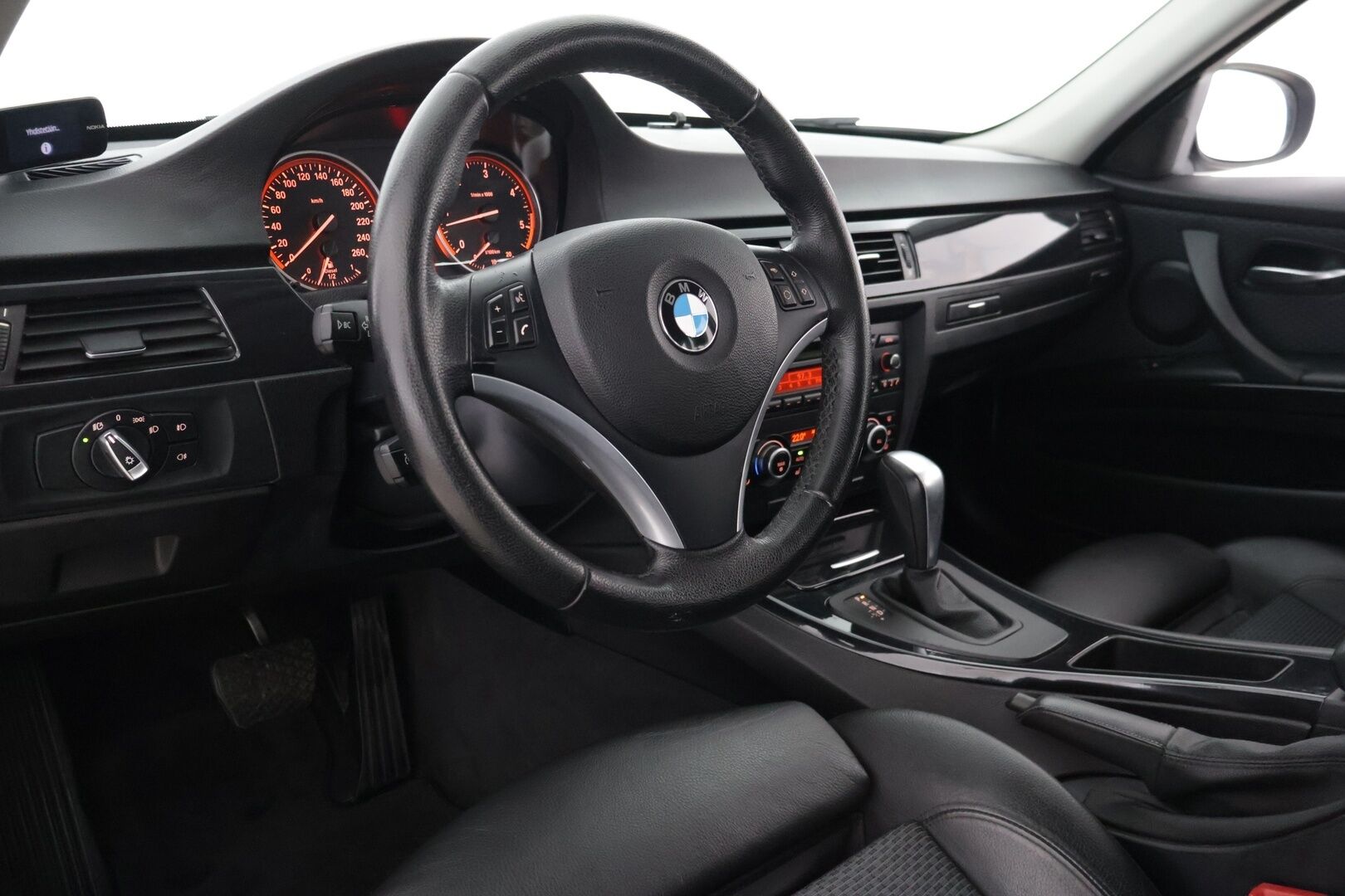 BMW 330 2010 A E91 Xdrive Touring *Facelift* / *S.koukku* / *Sporttipenkit* / *Hifit */ *Suomi-auto* - Tehokas nelikko varmalla tekniikalla!